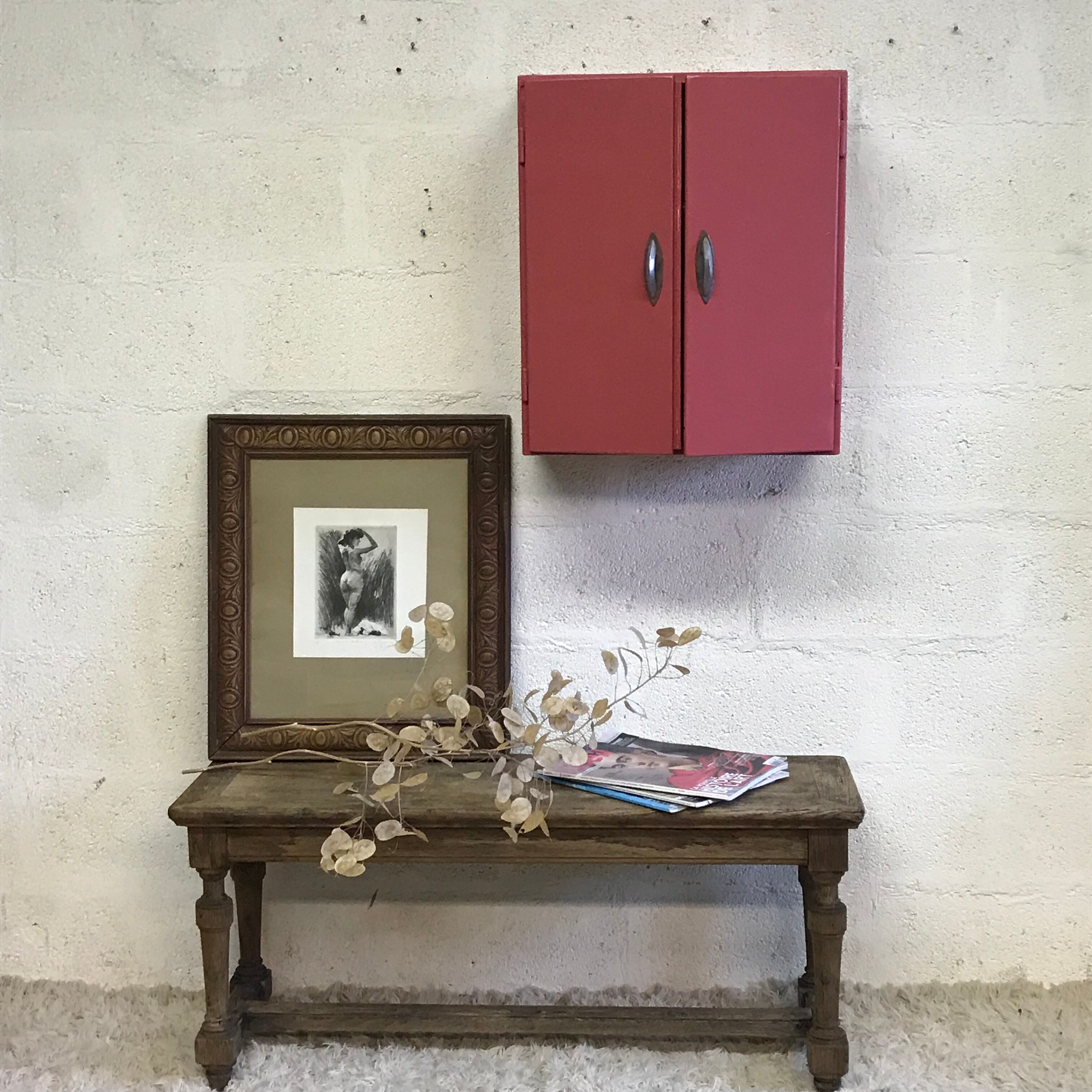 Retro medicine cabinet