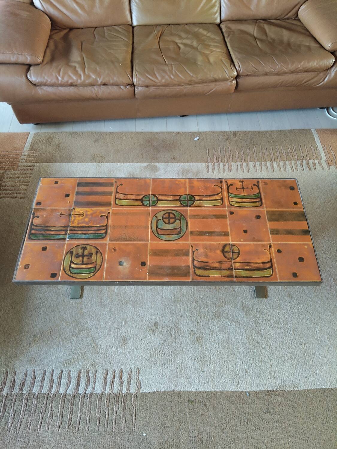 Table basse vintage en céramique – motif drakkar – design années 70