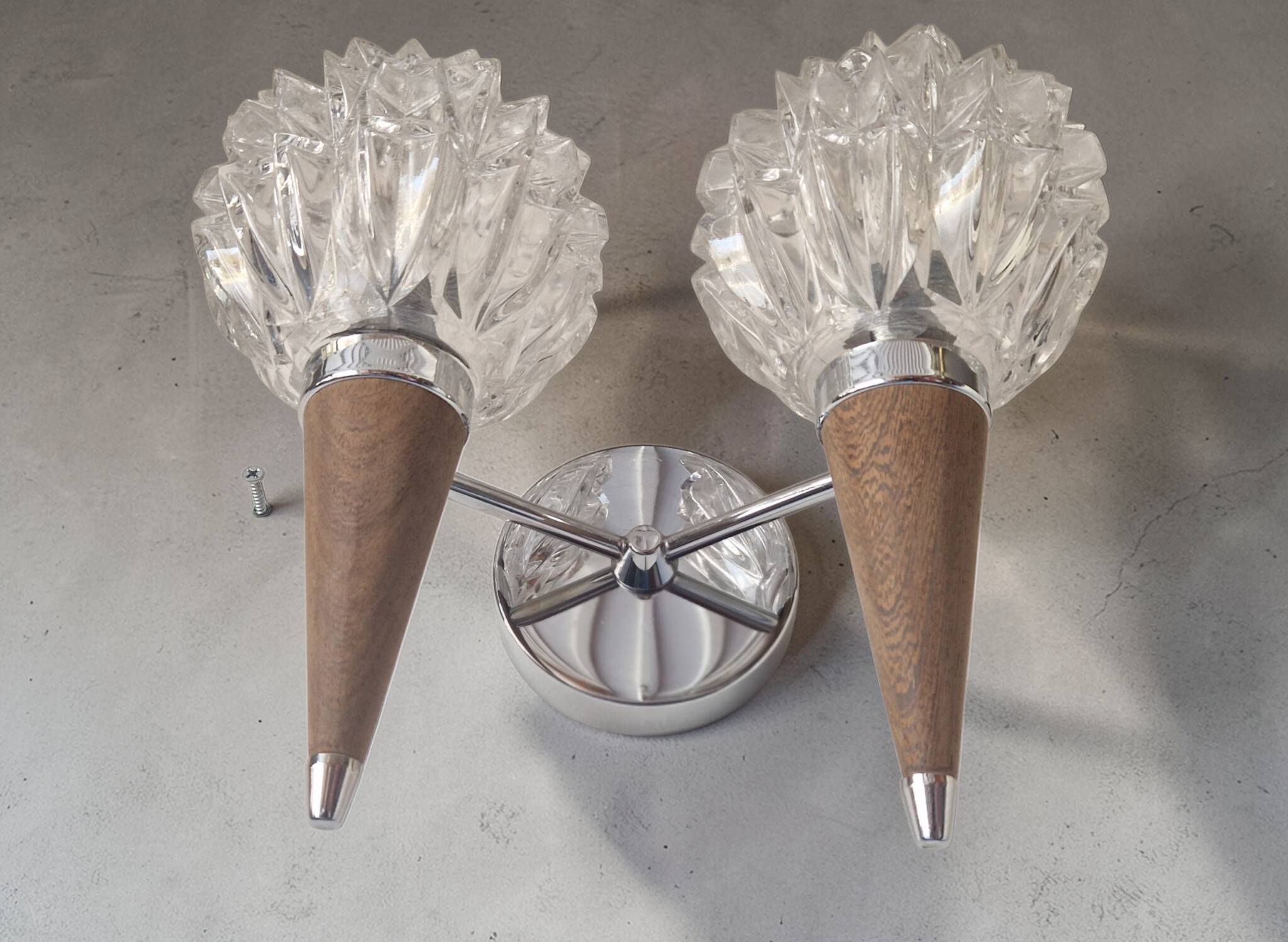 Double wall lamp in Scandinavian style - moulded glass and teak - 1960