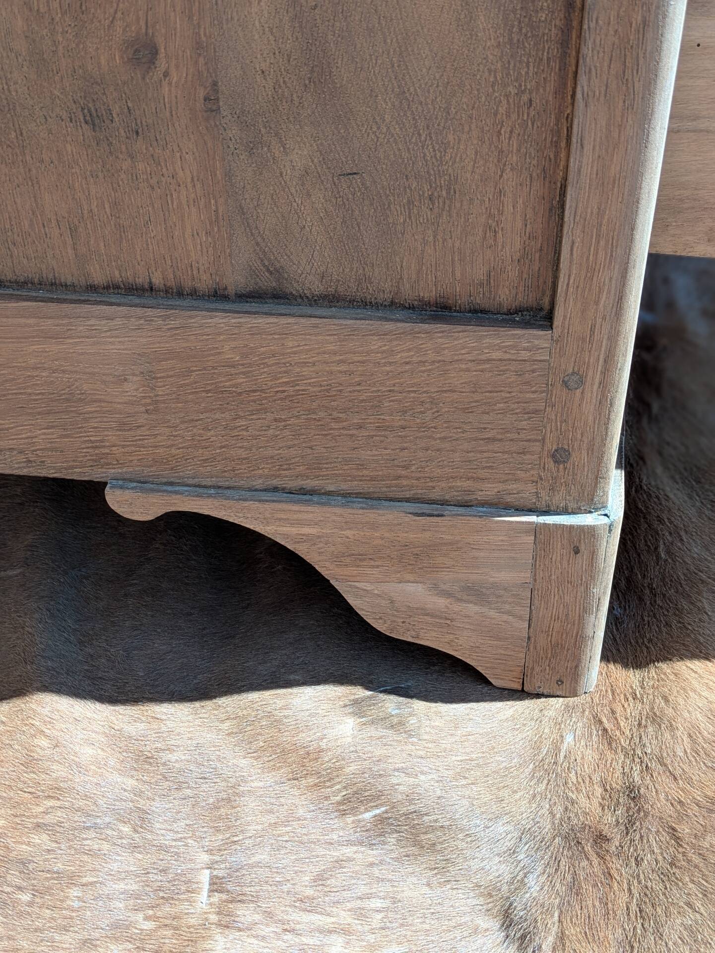 Oak chest of drawers