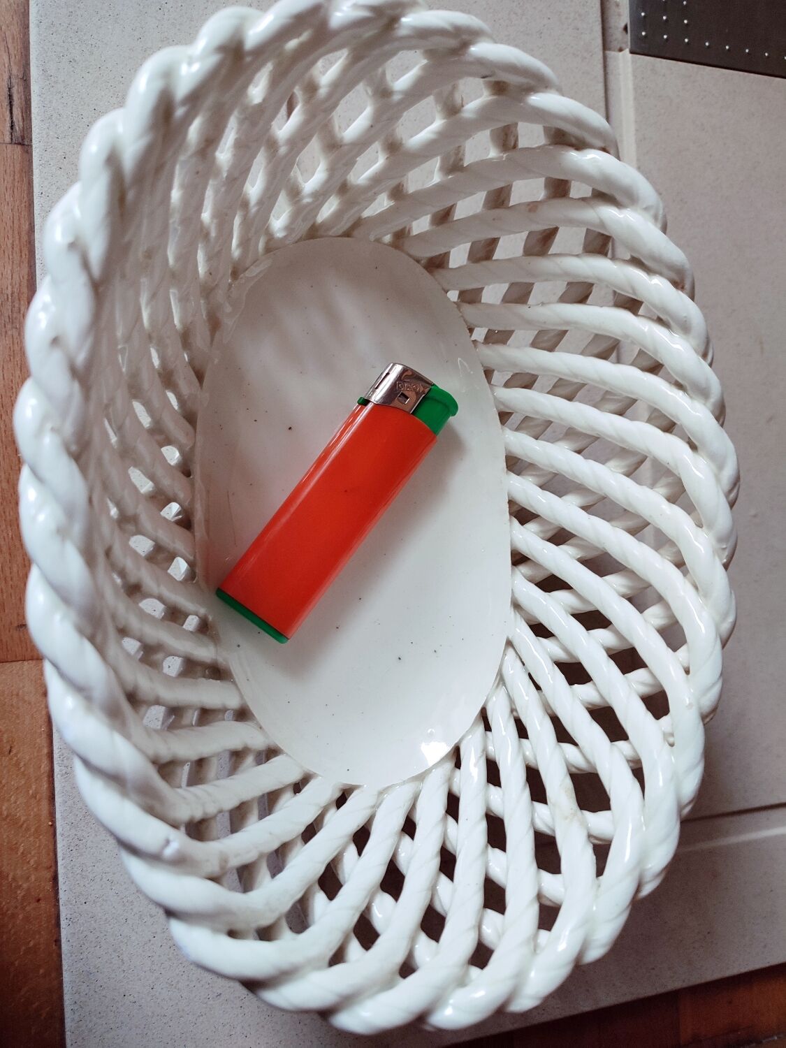 Braided earthenware cup