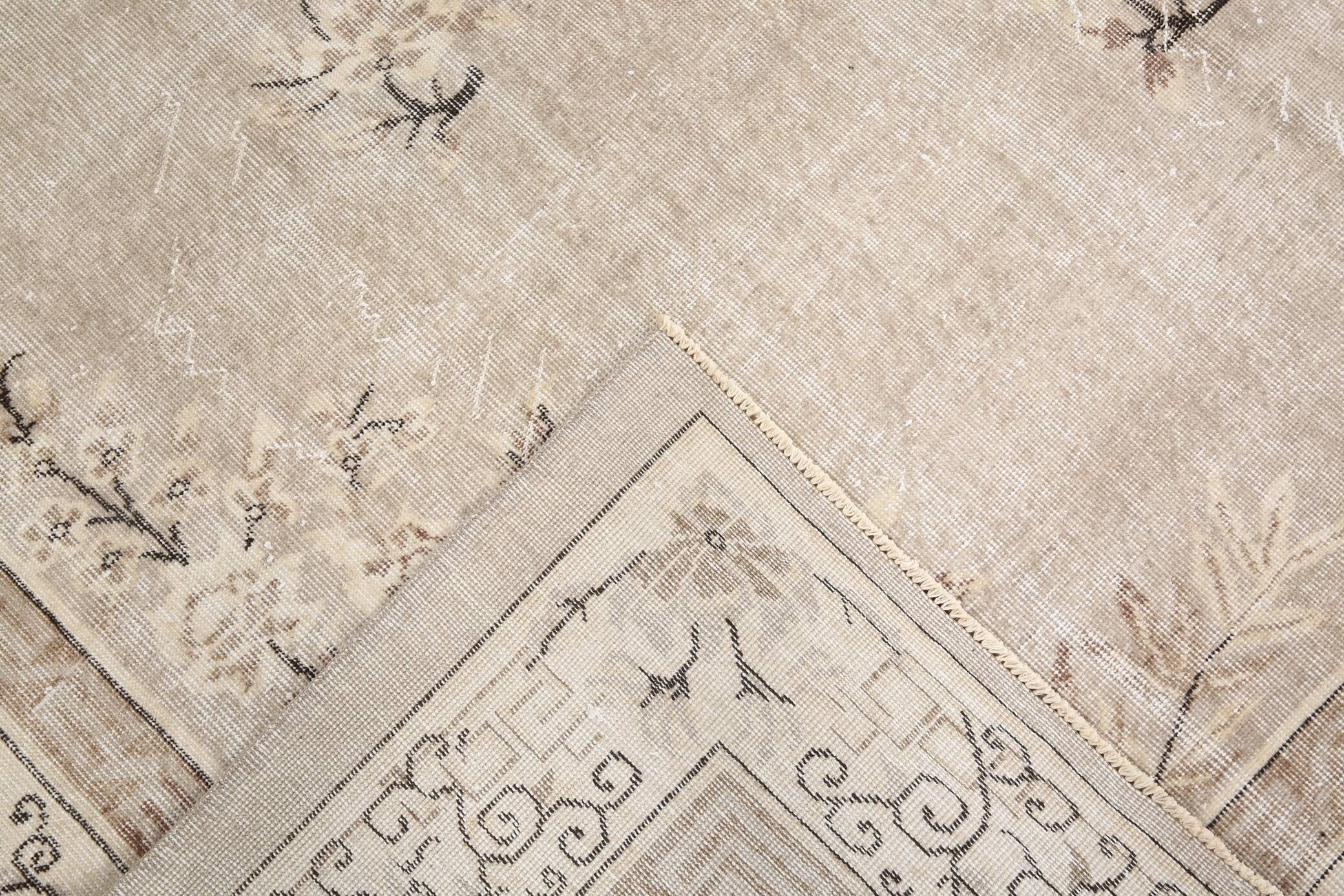 Tapis oriental vintage beige