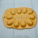 Egg-carrying dish