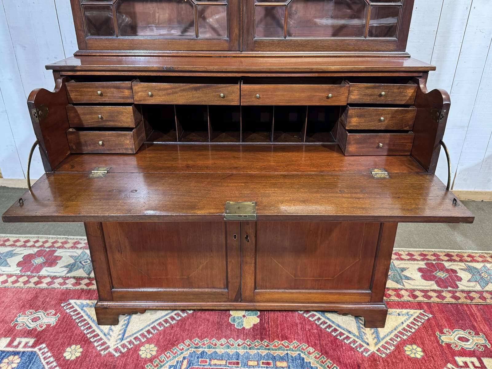 Victorian writing desk from the 19th century in mahogany.