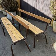 Paire de bancs d'école