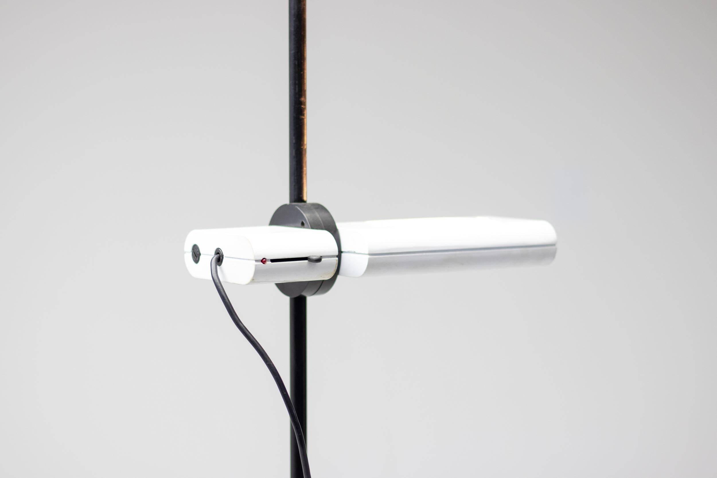 Aton floor lamp by Ernesto Gismondi for Artemide - An icon of Italian design from the 1980s.