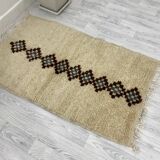 Handcrafted moroccan berber carpet 139 x 83 cm