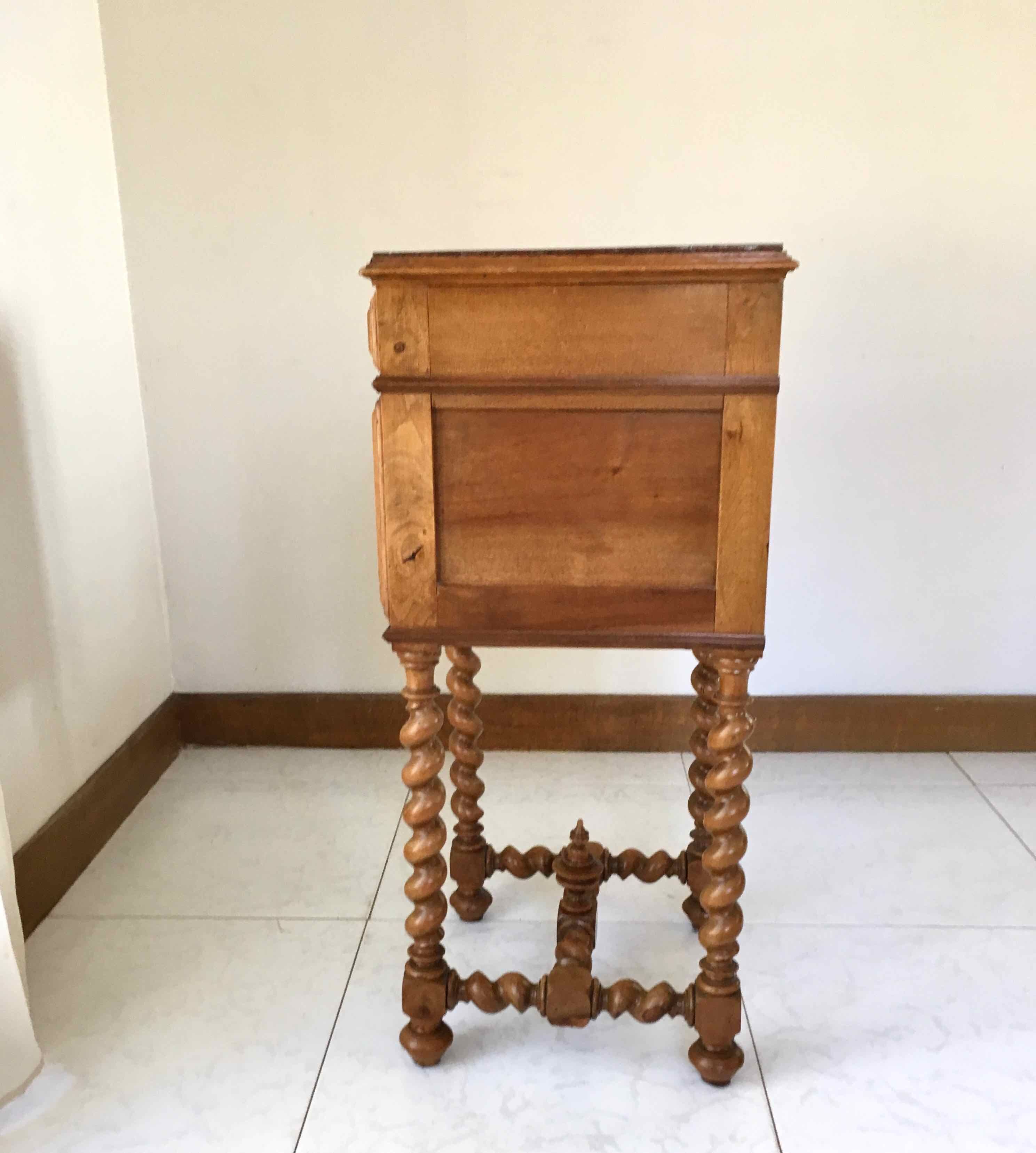 Table de nuit ancienne meuble d’appoint