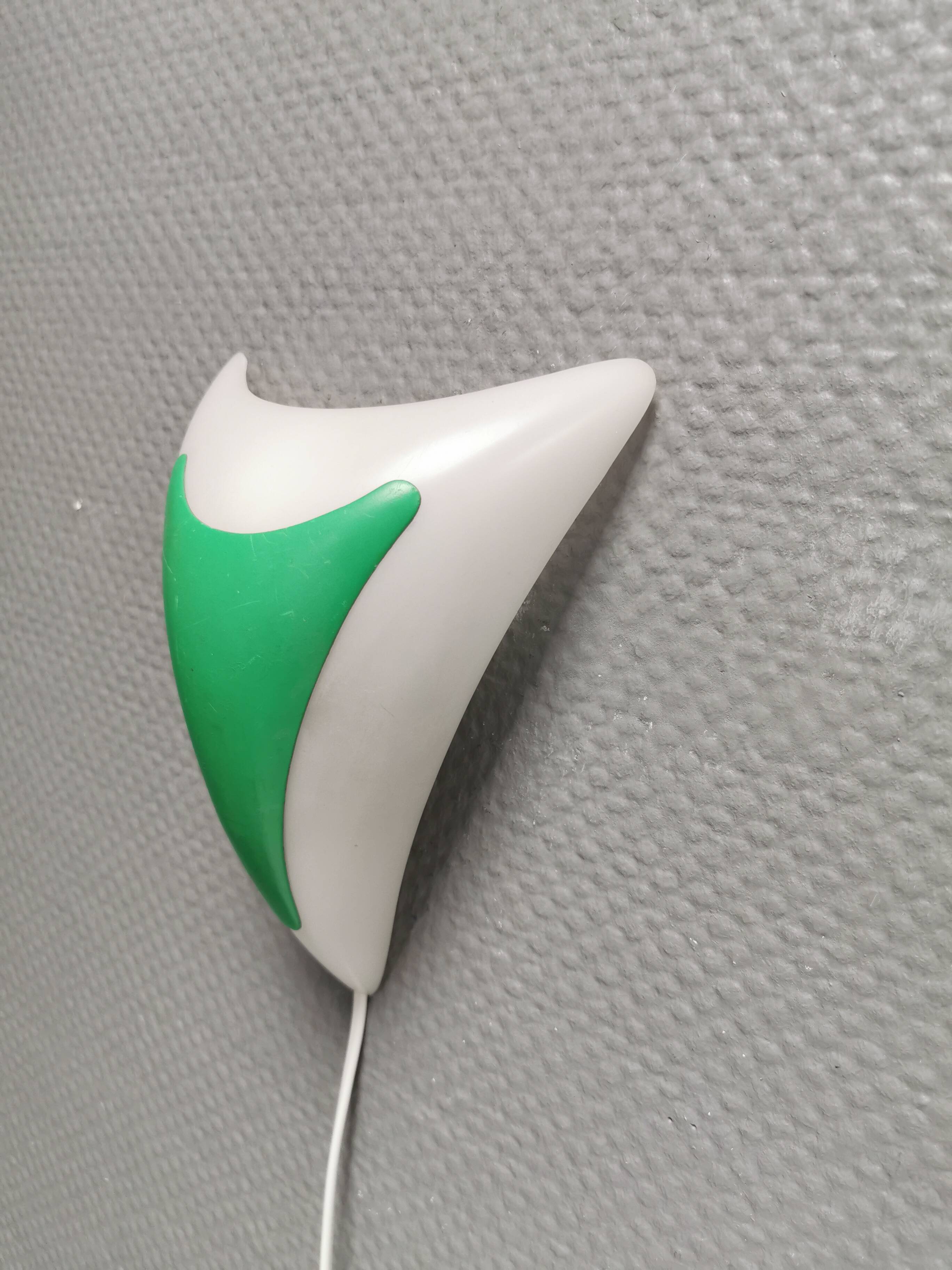 Beautiful and fun wall lamp, in hard pressed white plastic danish 1980s