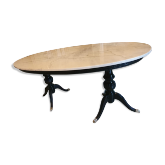 Table en marbre à bois et pied de laiton