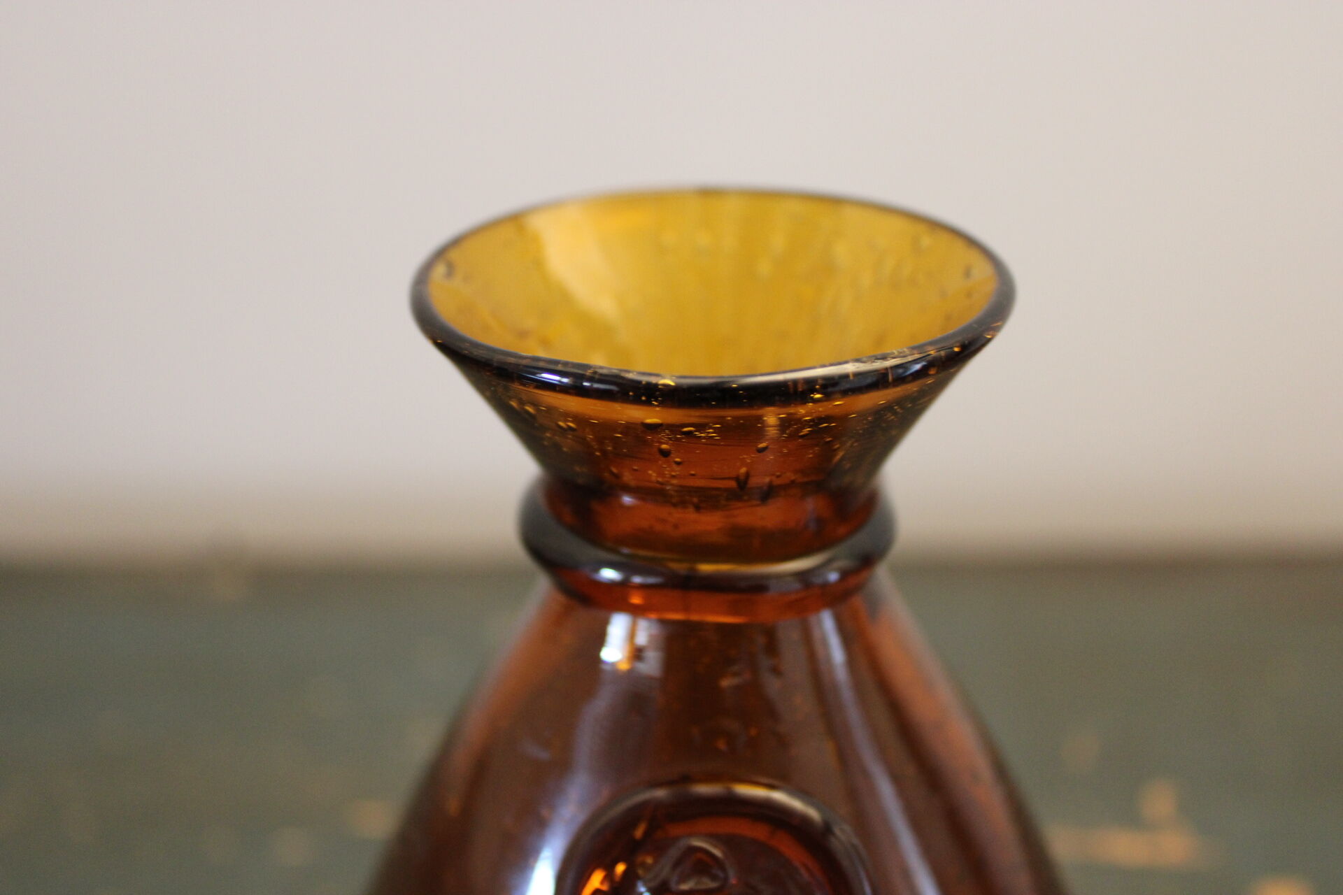 Biot decanter in blown glass bubbled orange hue