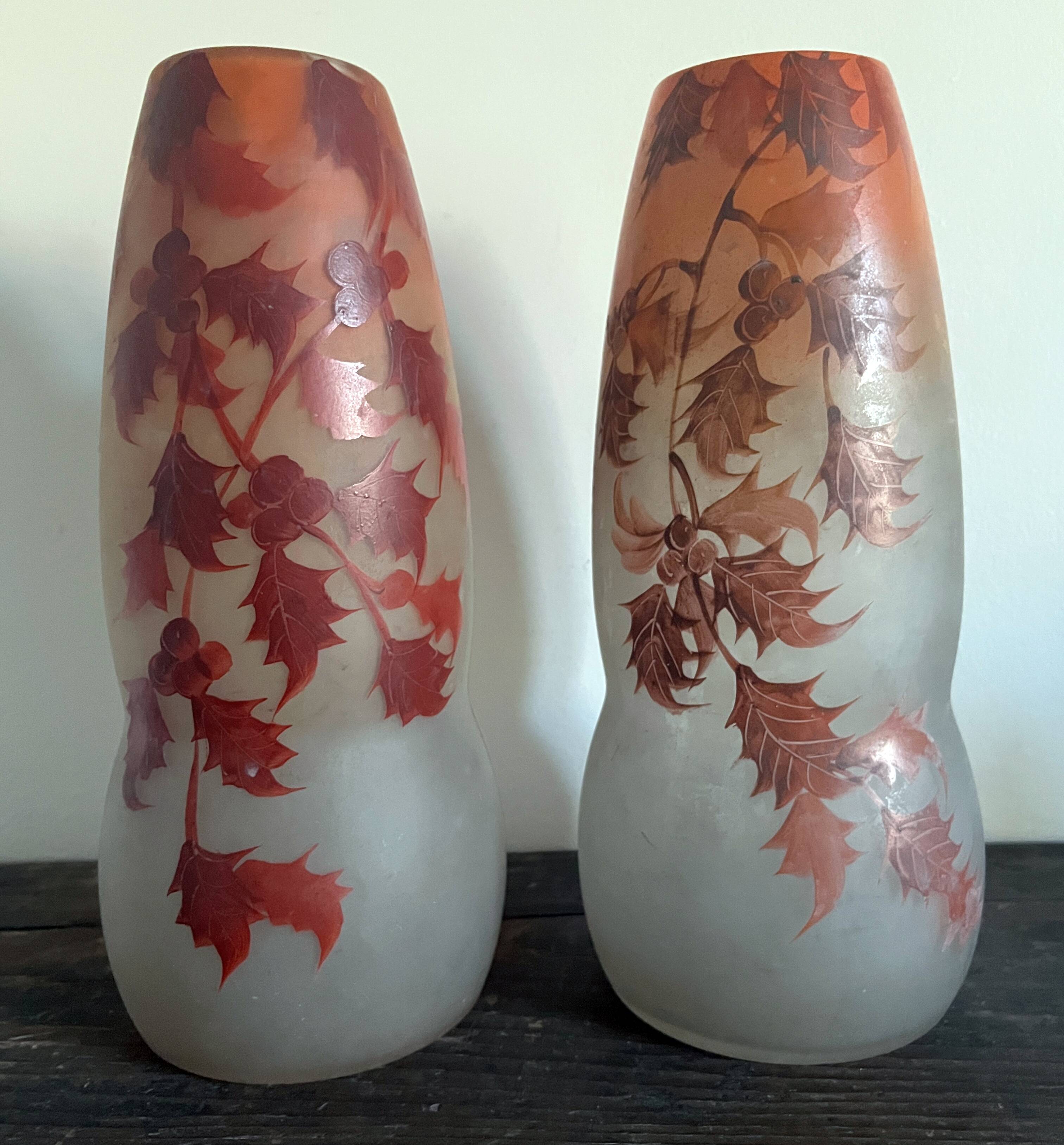 Pair of antique vases decorated with holly (early 20th century)