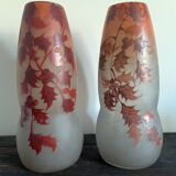 Pair of antique vases decorated with holly (early 20th century)