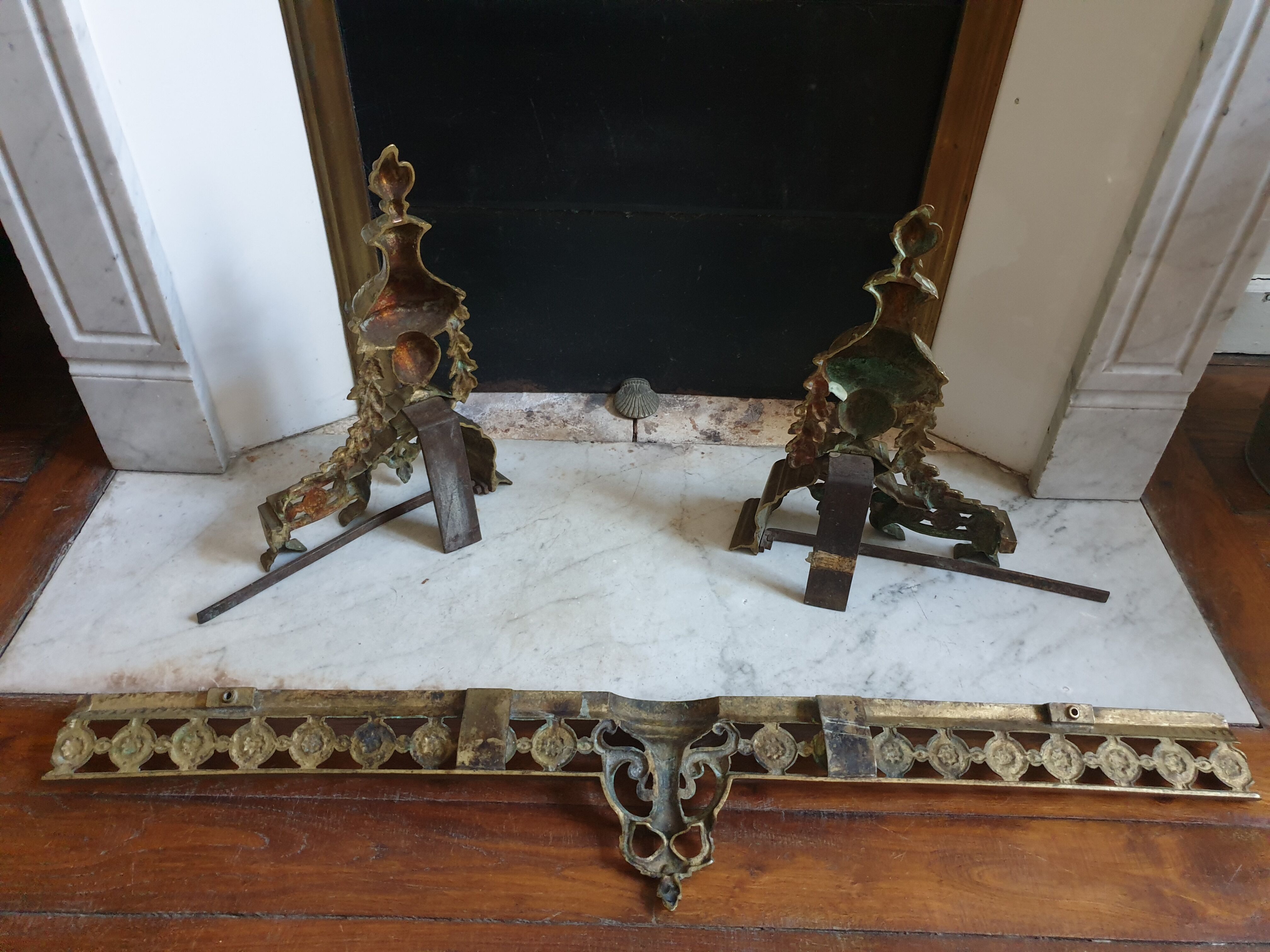 Chenêts and chimney bar in bronze nineteenth century.