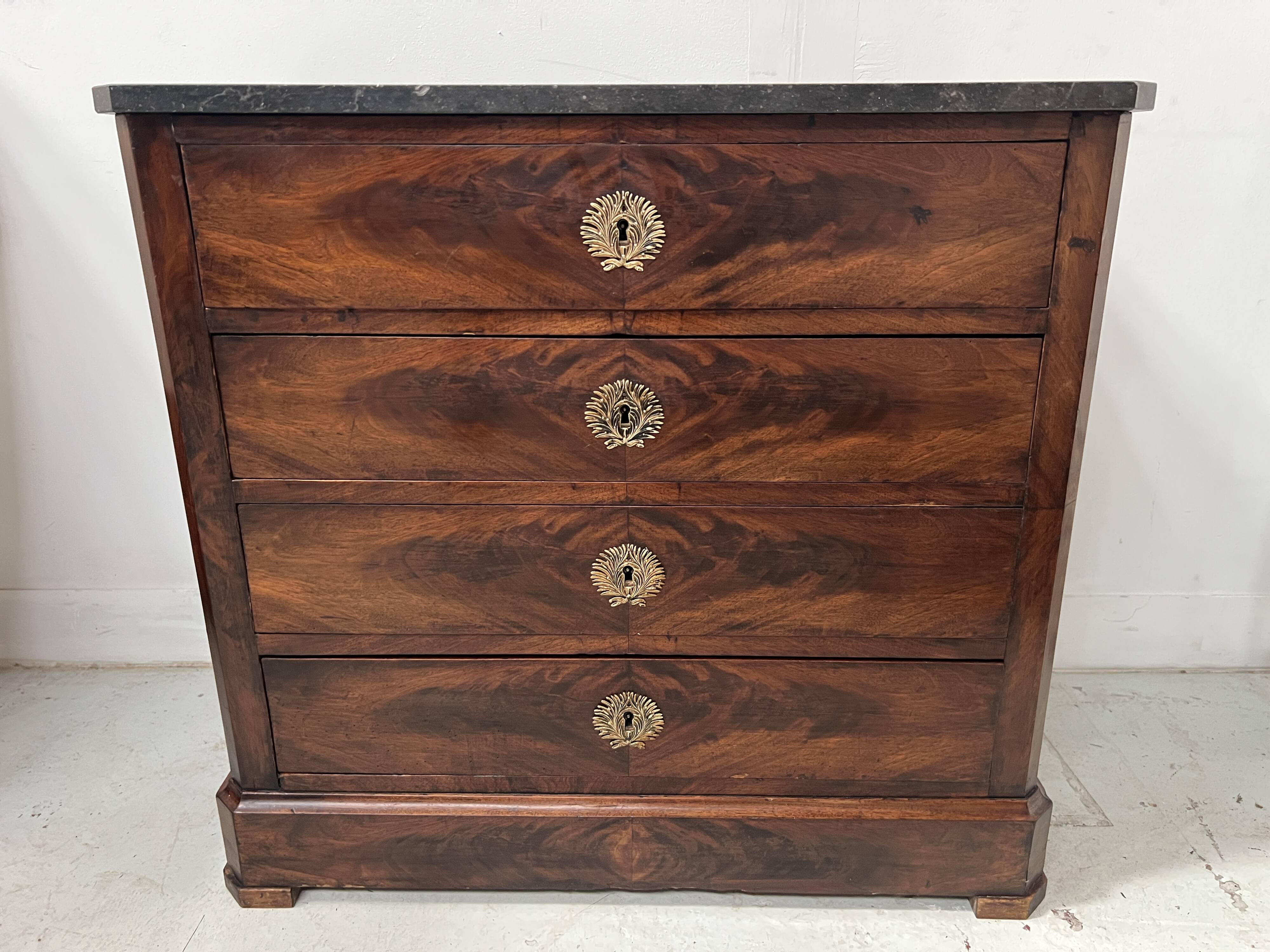 Commode en acajou de style Louis Philippe XIX siècle