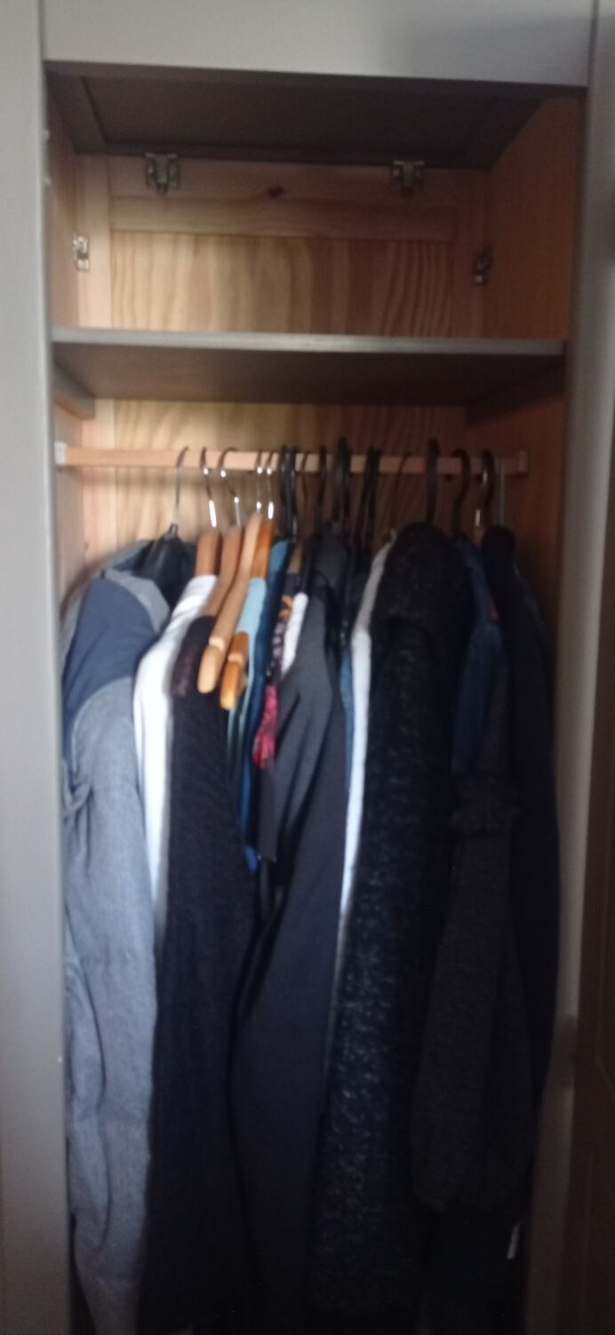 Armoire bonnetière vintage