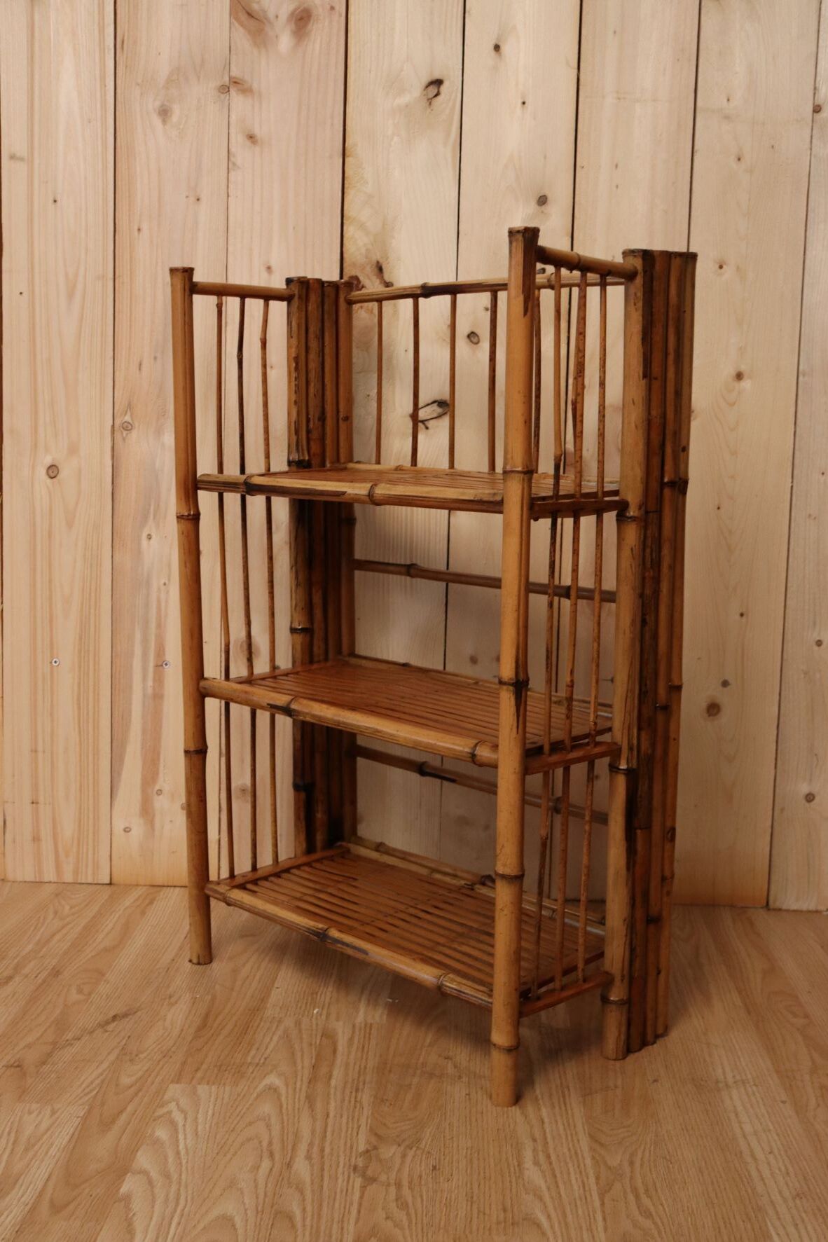 Foldable bamboo shelf