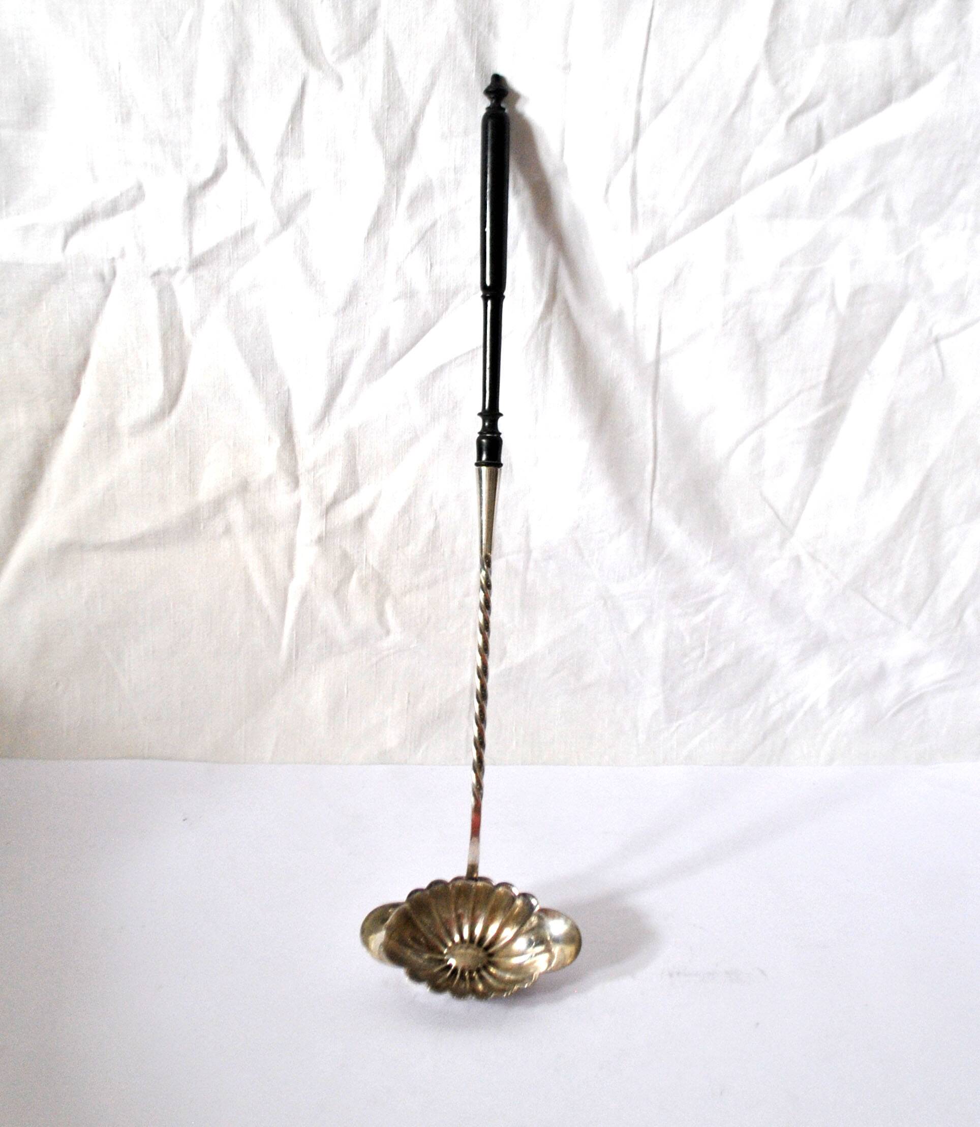 Louche ancienne en métal argenté christofle et manche en ébène 40cm