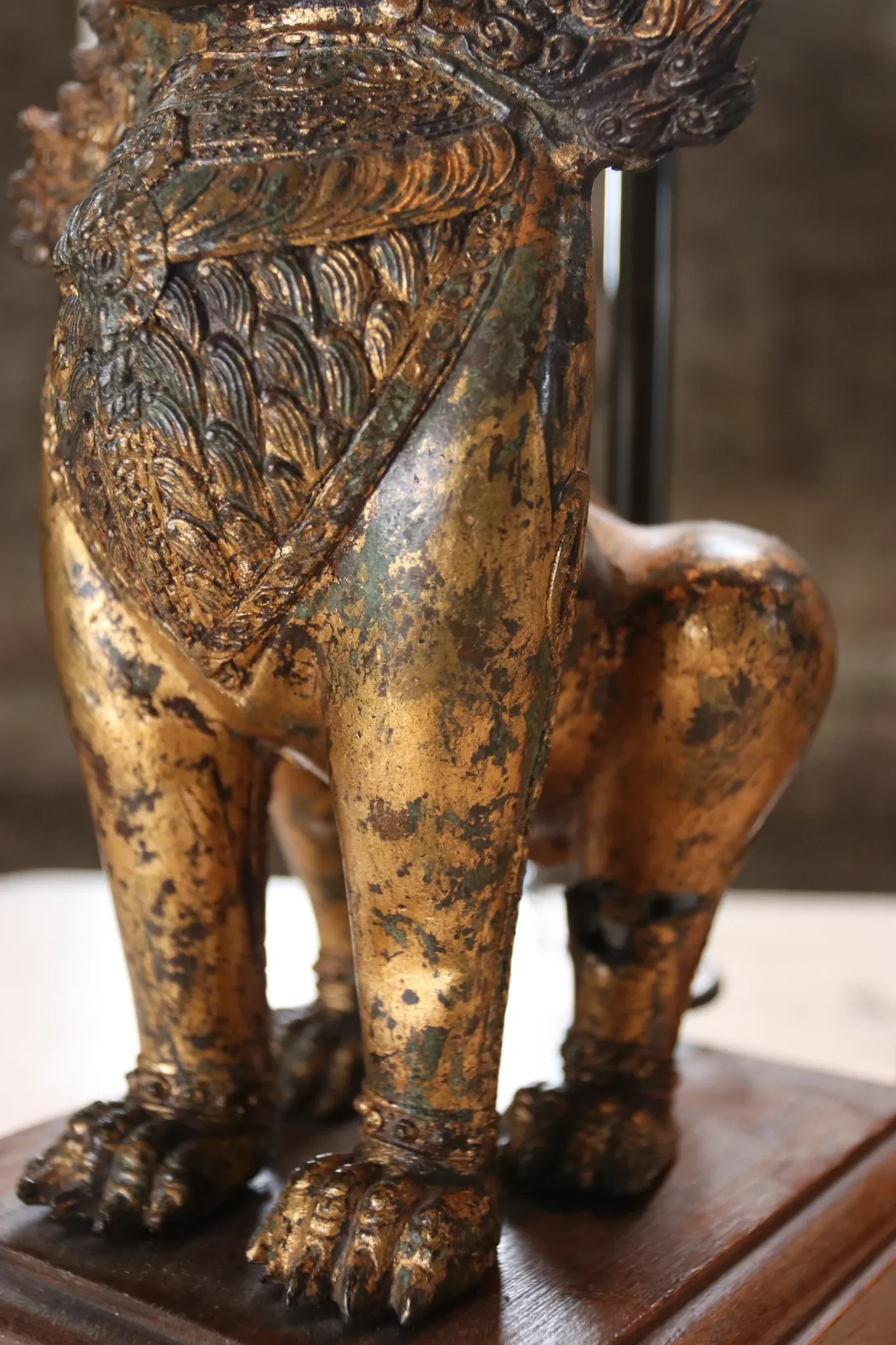 Pair of table lamps with gilt bronze Singha lions – Thailand, 1970s