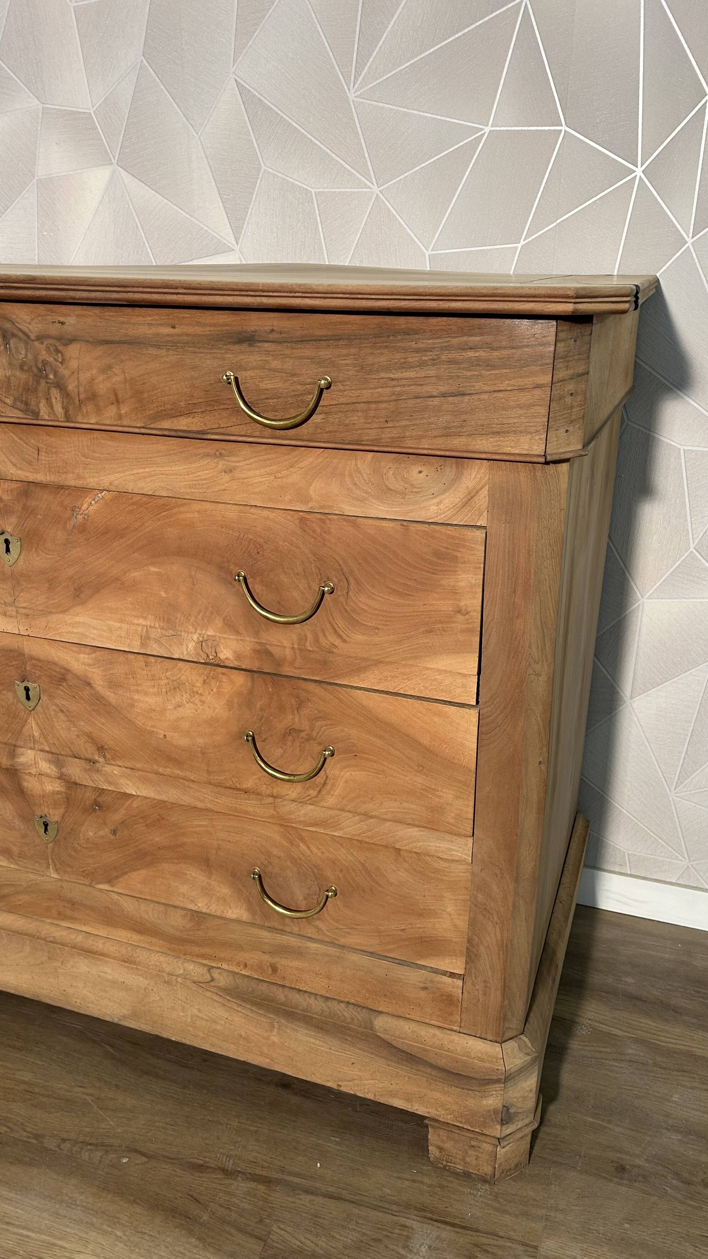 Louis Philipe chest of drawers in solid walnut, airbrushed
