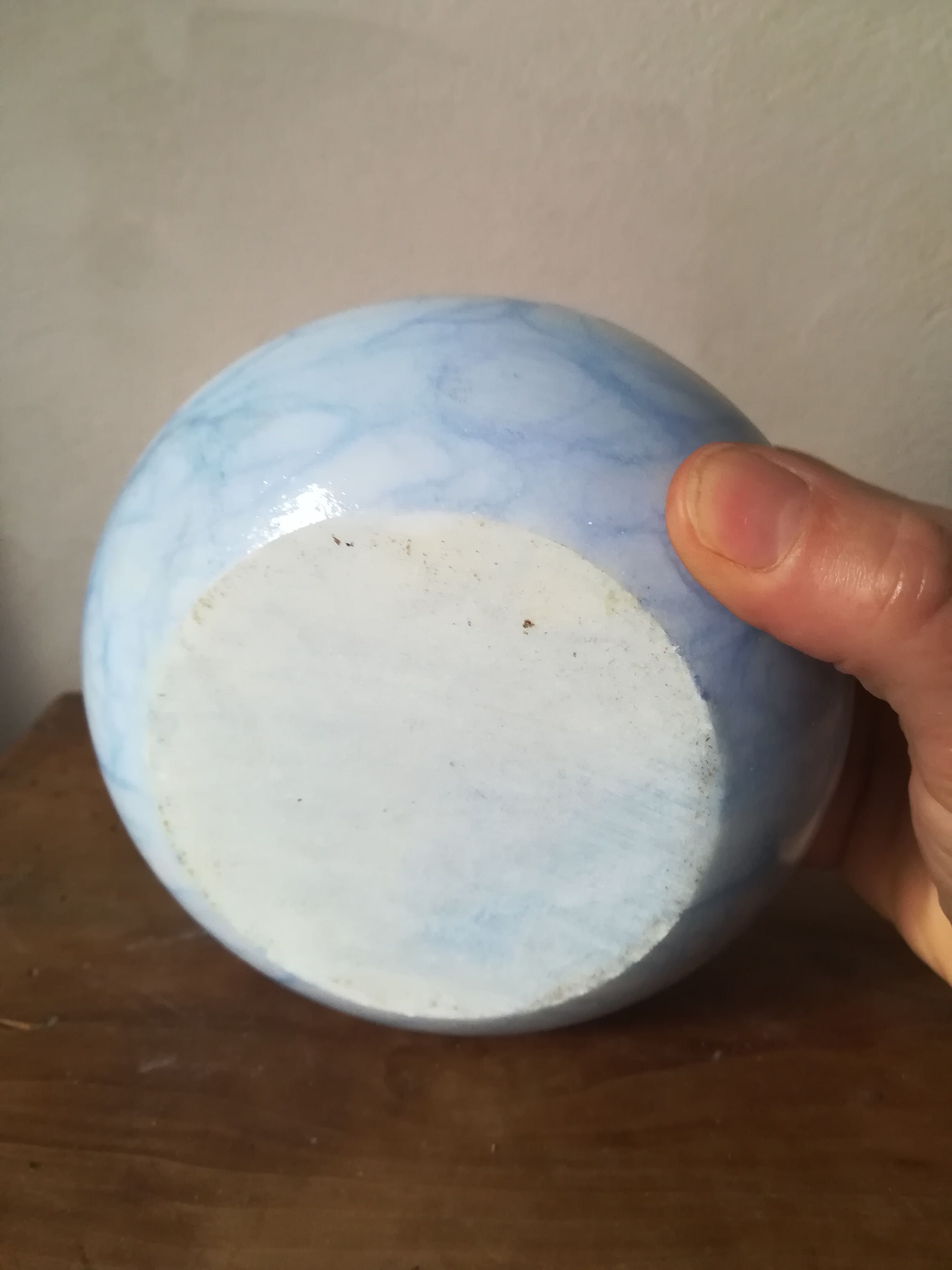Round marble box