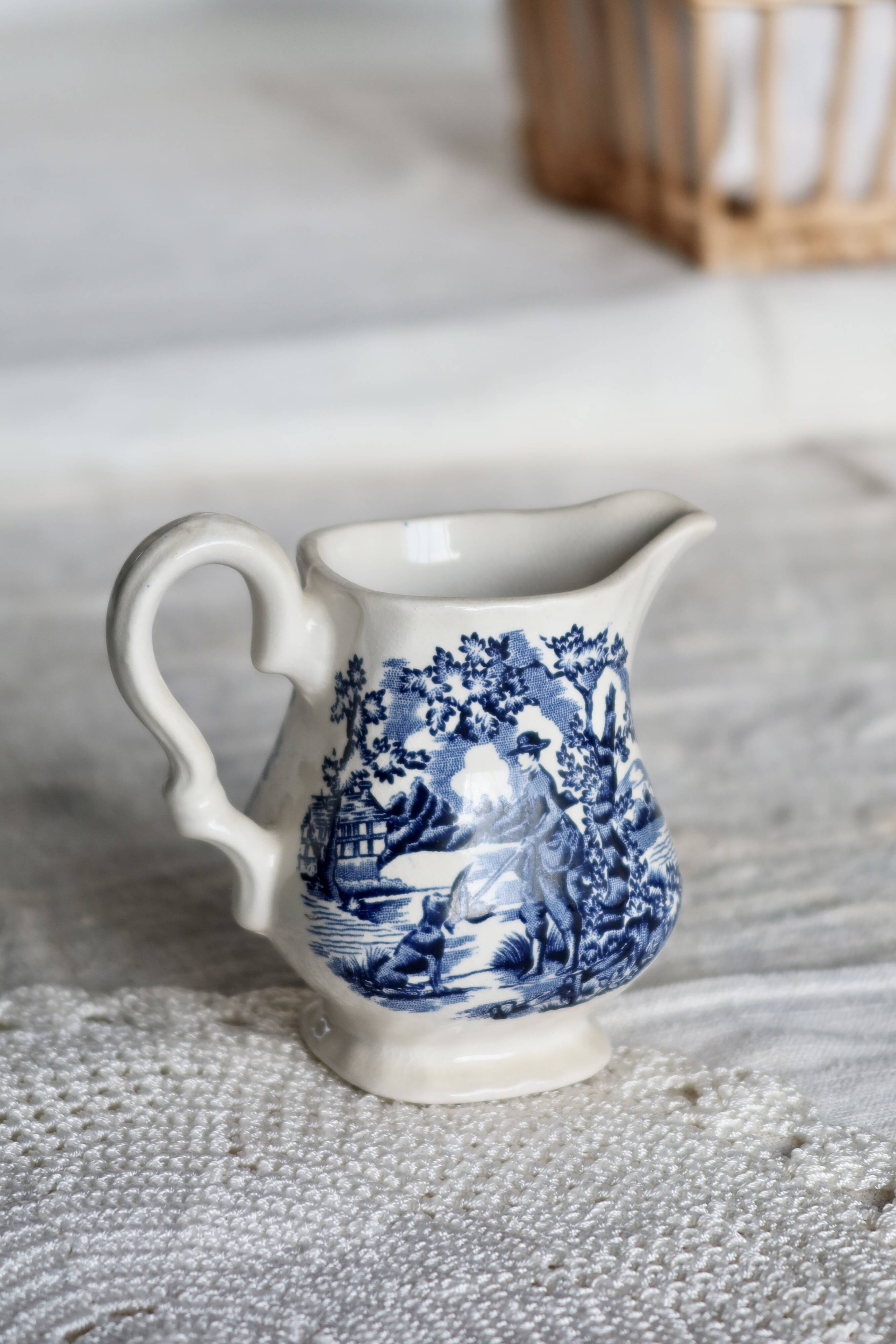 Vintage milk jug in English porcelain The Hunter by Myott