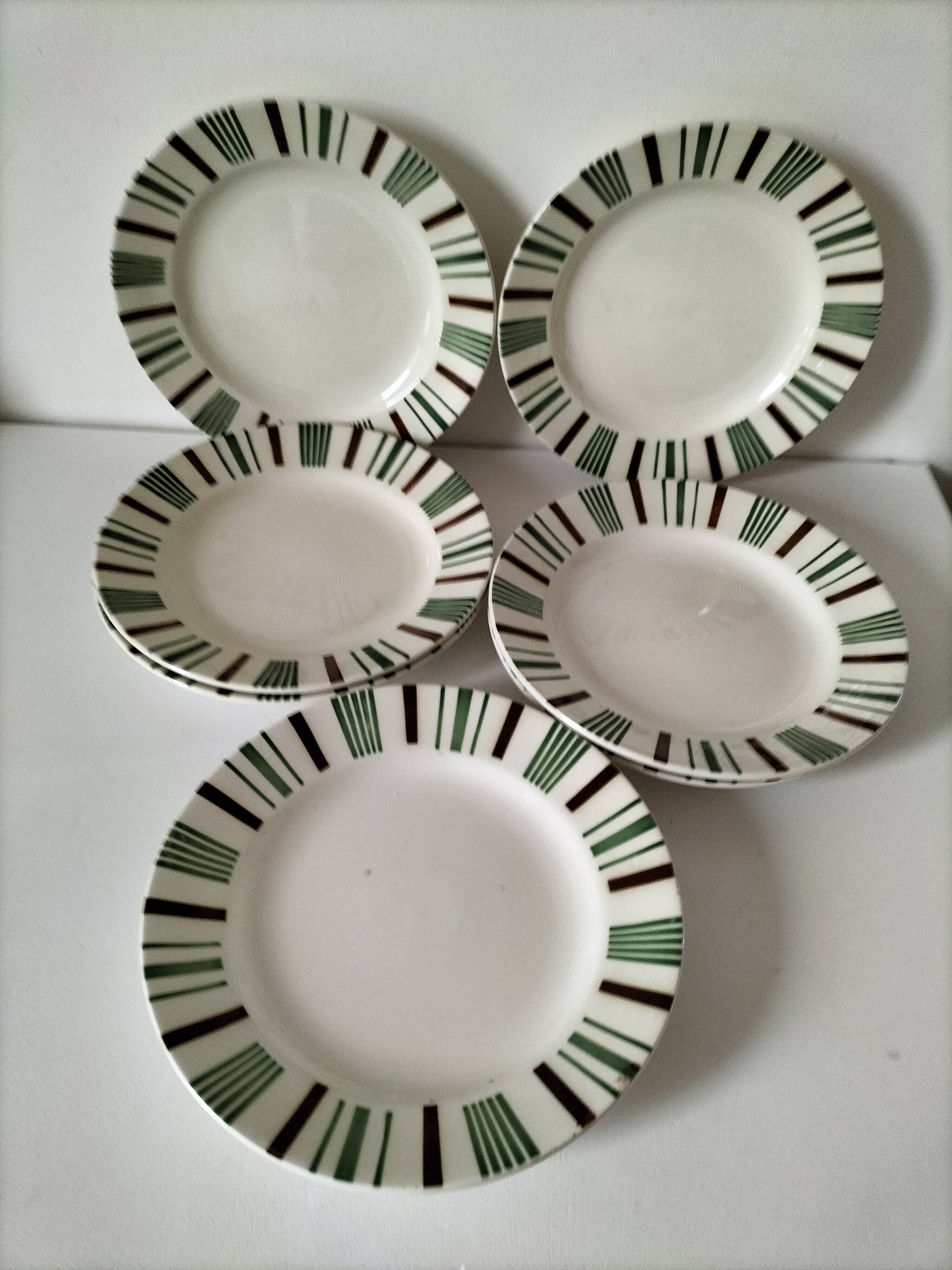 8 vintage flat plates Sarreguemines Digoin model 5329