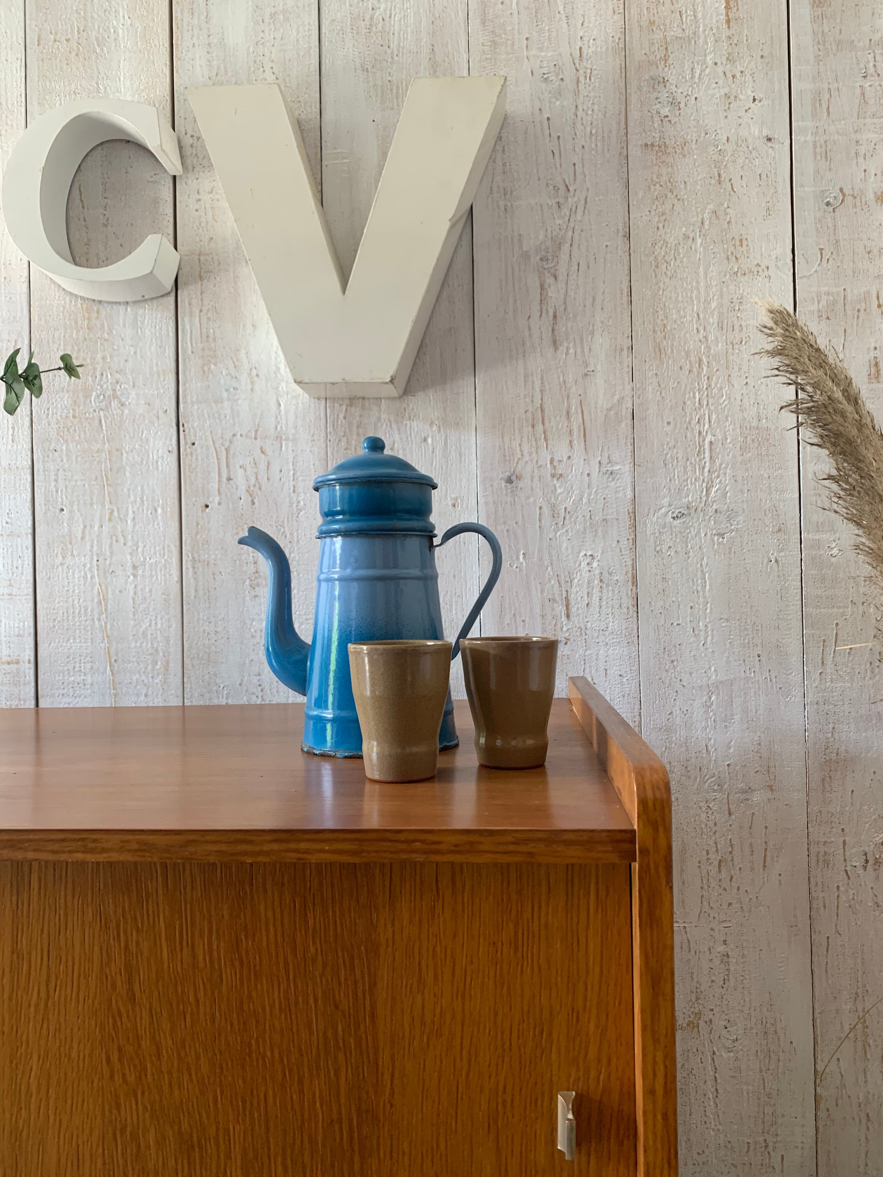 Buffet/modernist enfilade