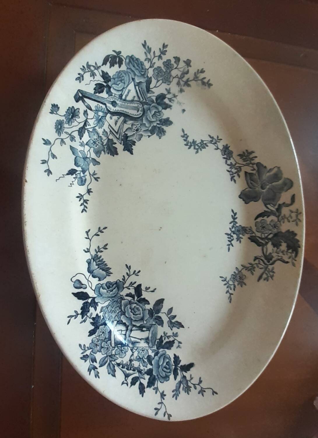 Iron earth dish - Longchamp, Rameau