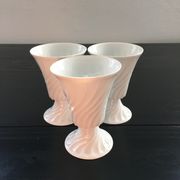 Lot de 3 coupes à café en porcelaine