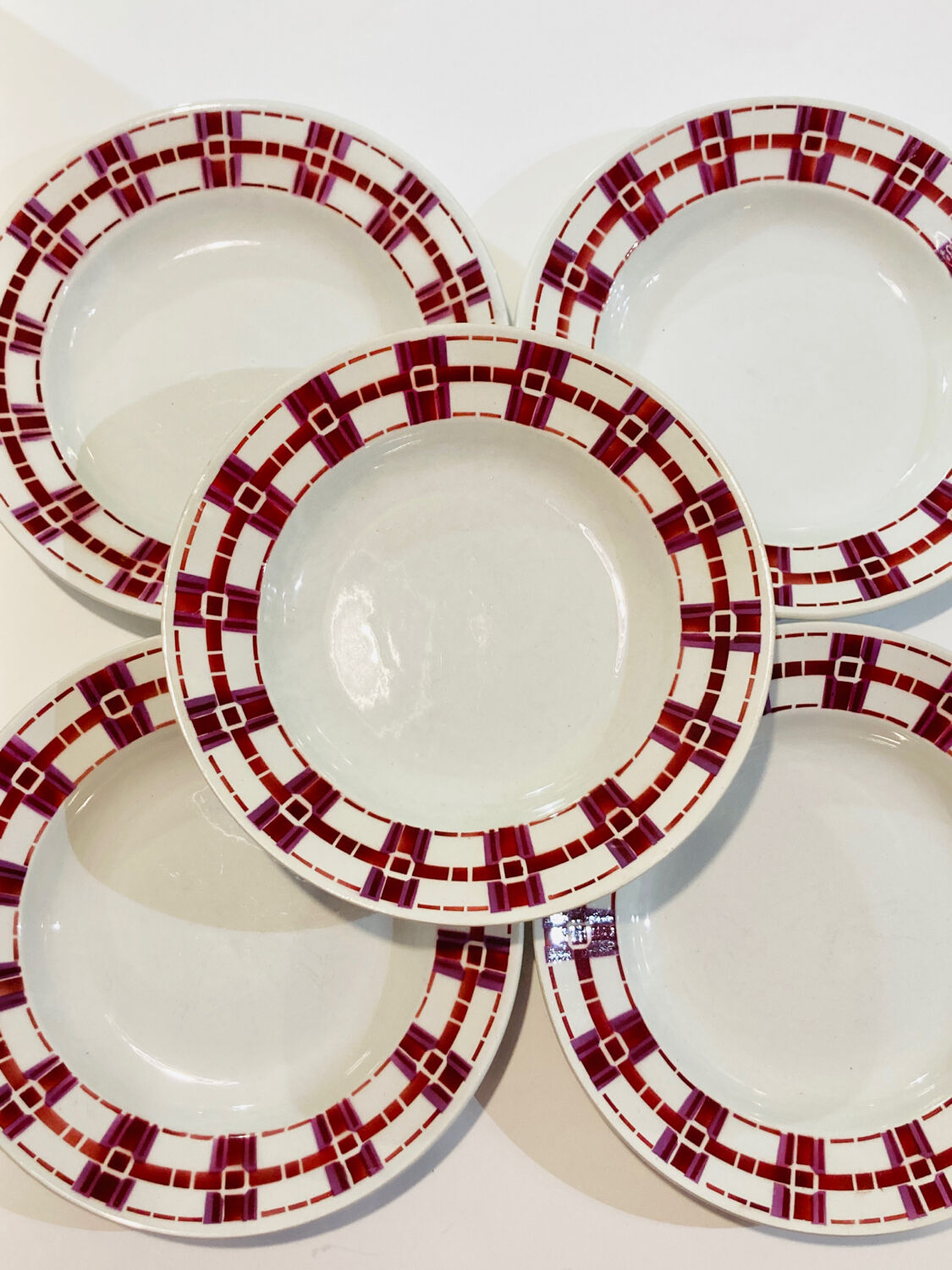 5 hollow plates in burgundy and red earthenware Stuart mill ds loups