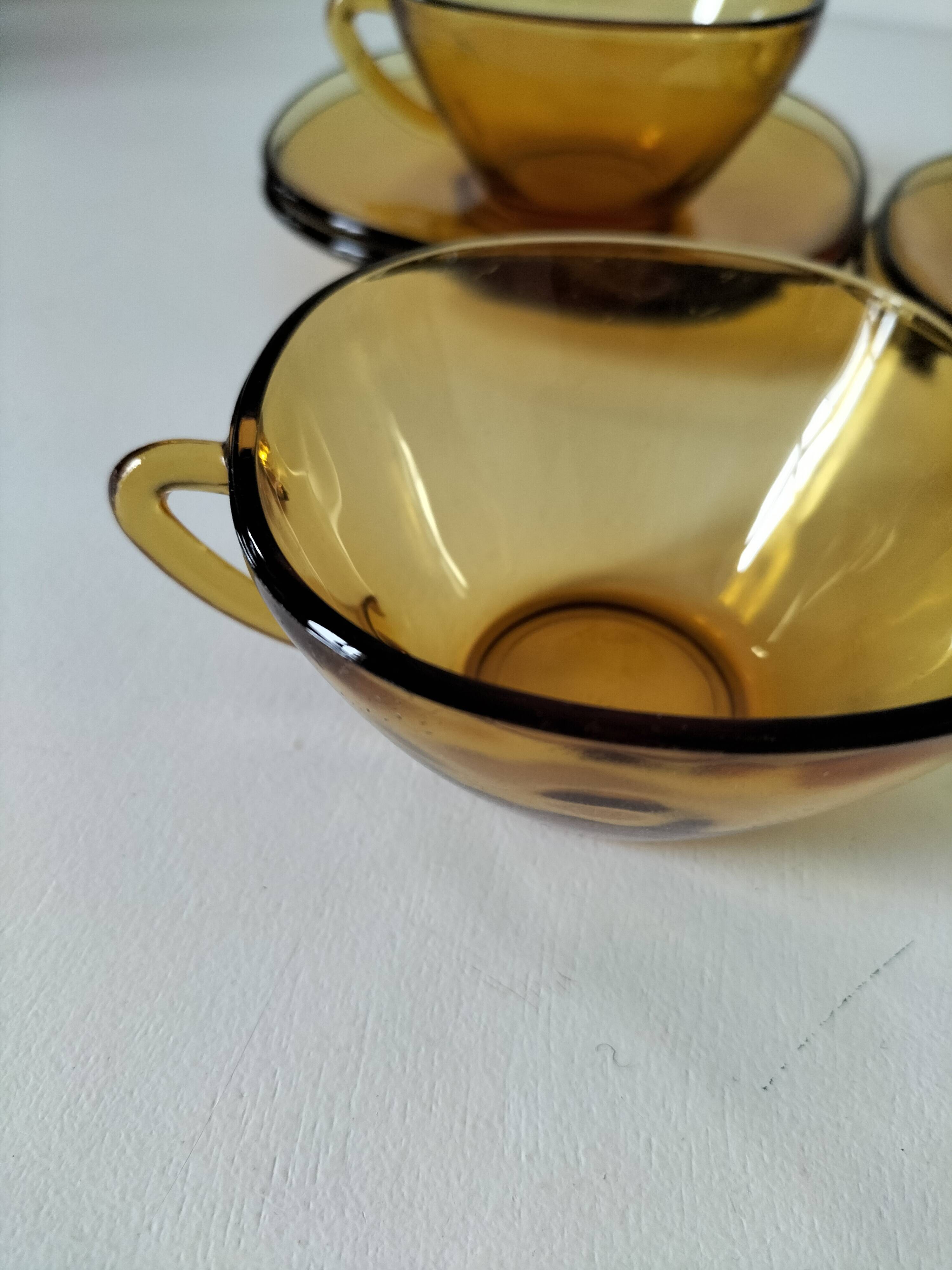 4 cups and saucers VERECO amber
