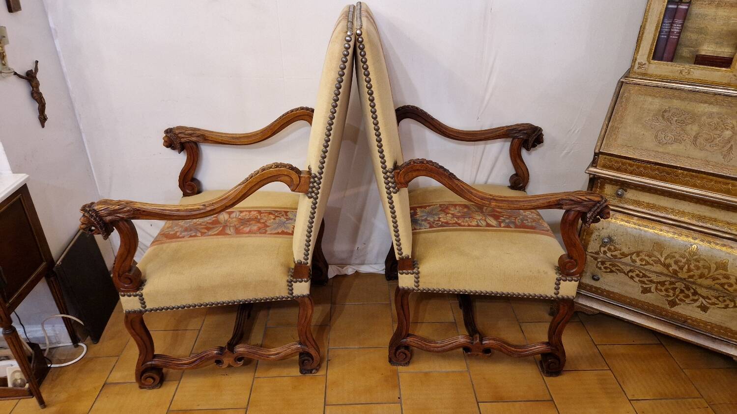 Pair of Renaissance armchairs