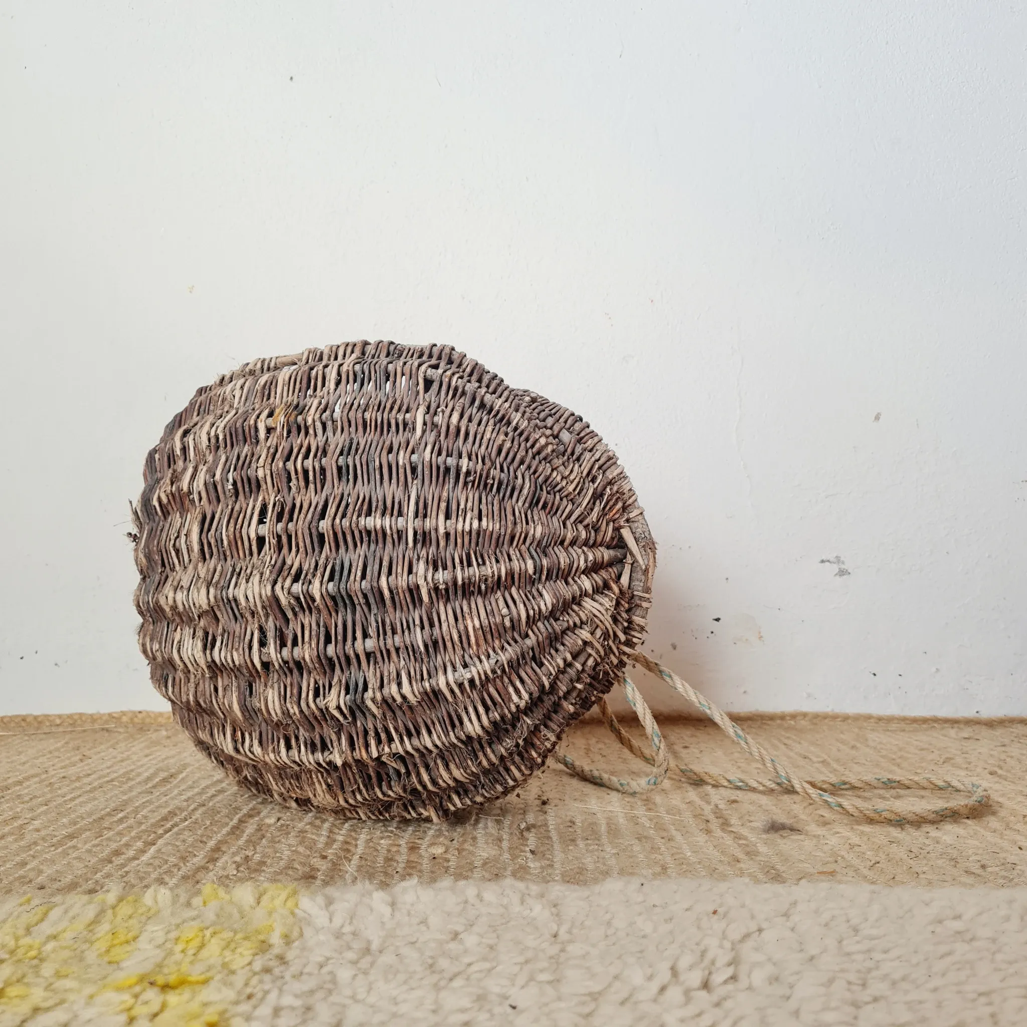 Vintage Fisherman’s Basket in Woven Willow & Rope