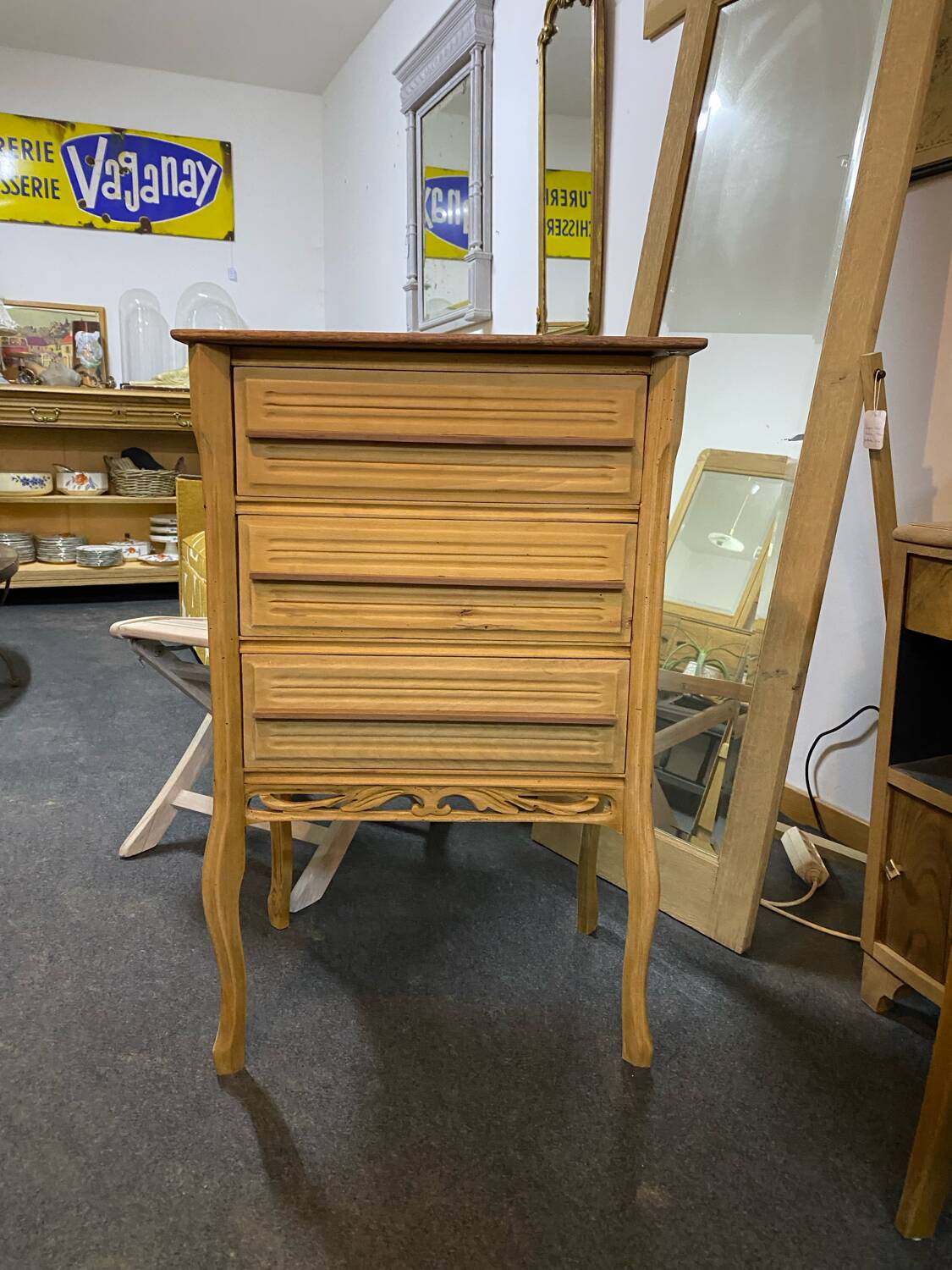 Small chest of drawers with 3 drawers