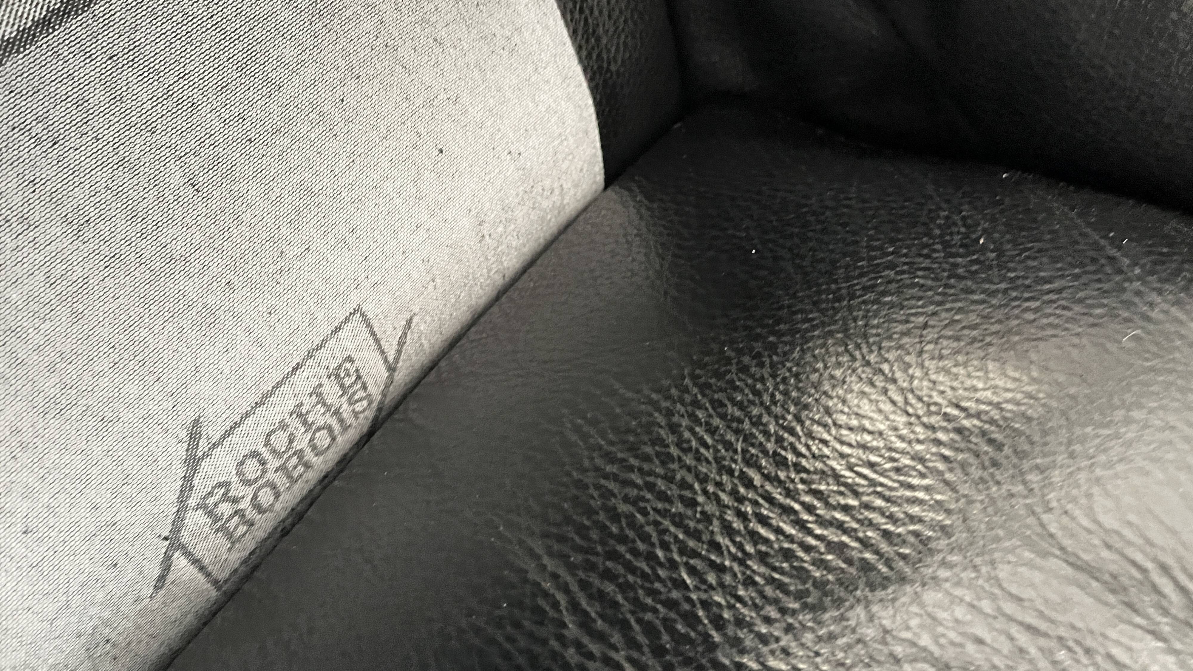 Black sofa roche bobois in leather