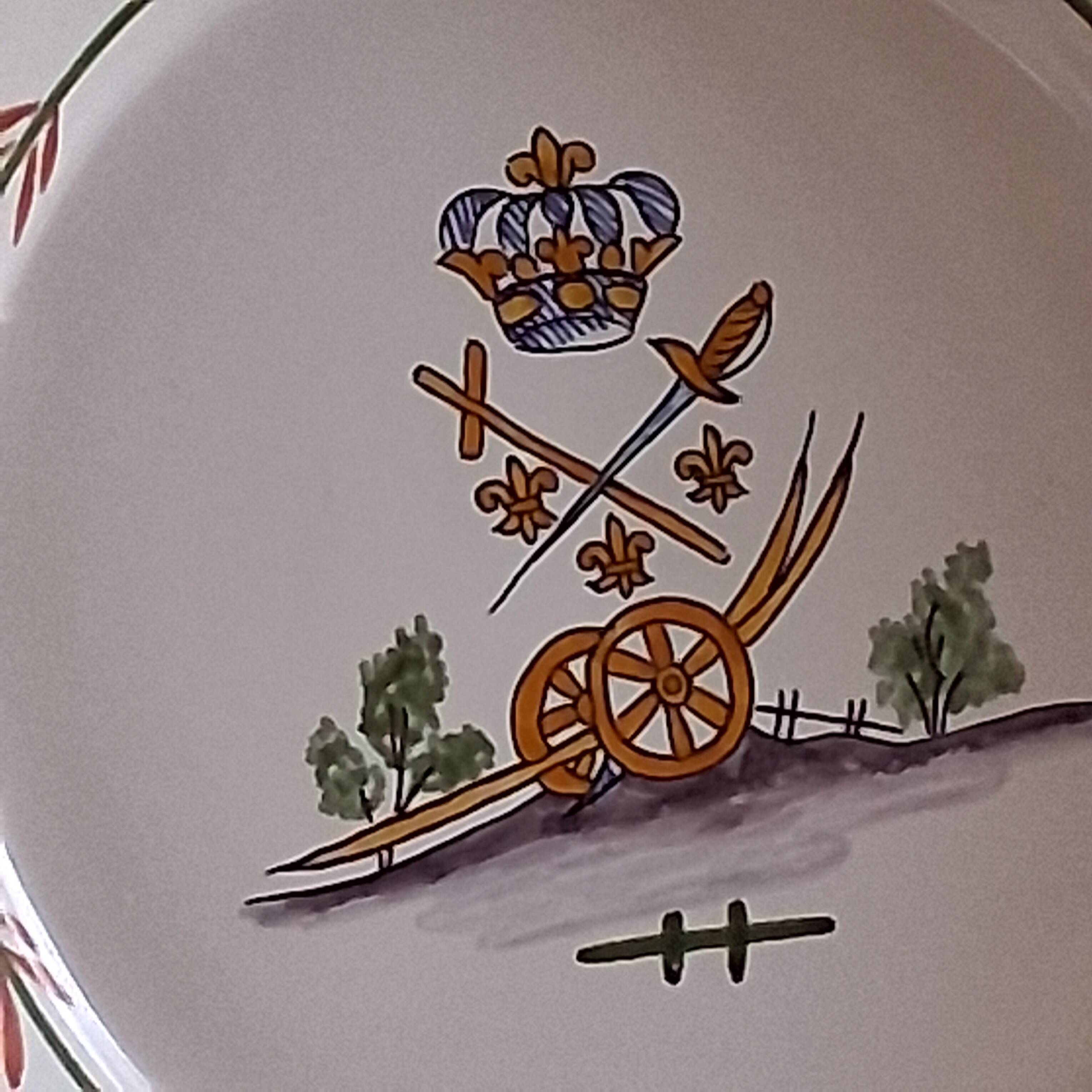 Slightly hollow dish with wavy edge in very good condition from Nevers.