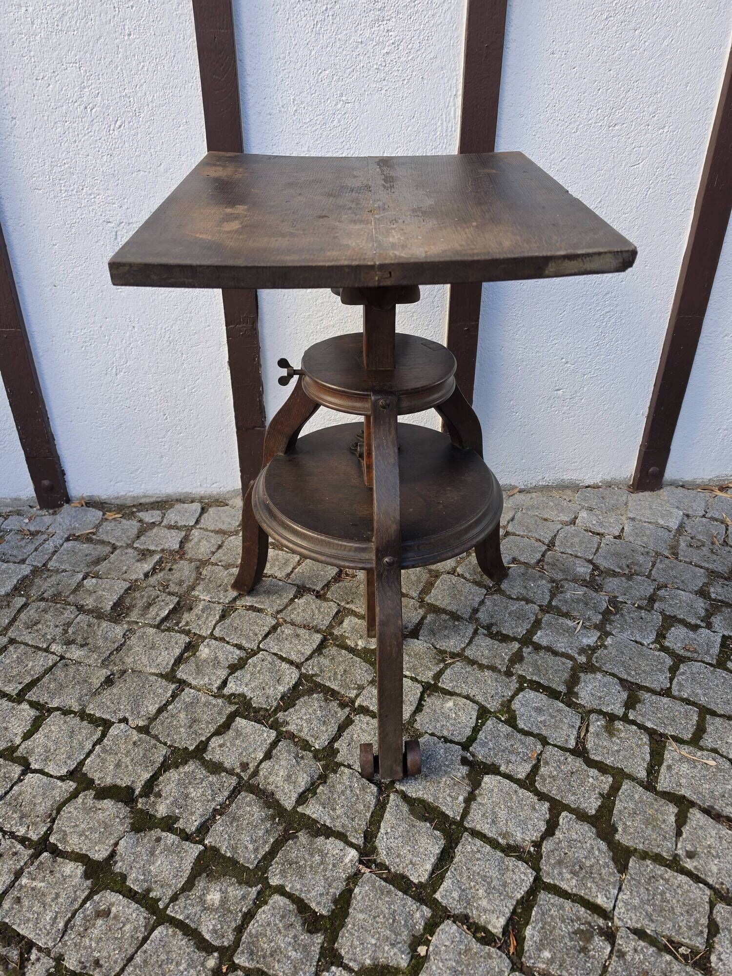 Sculpture stand, photographic camera tripod