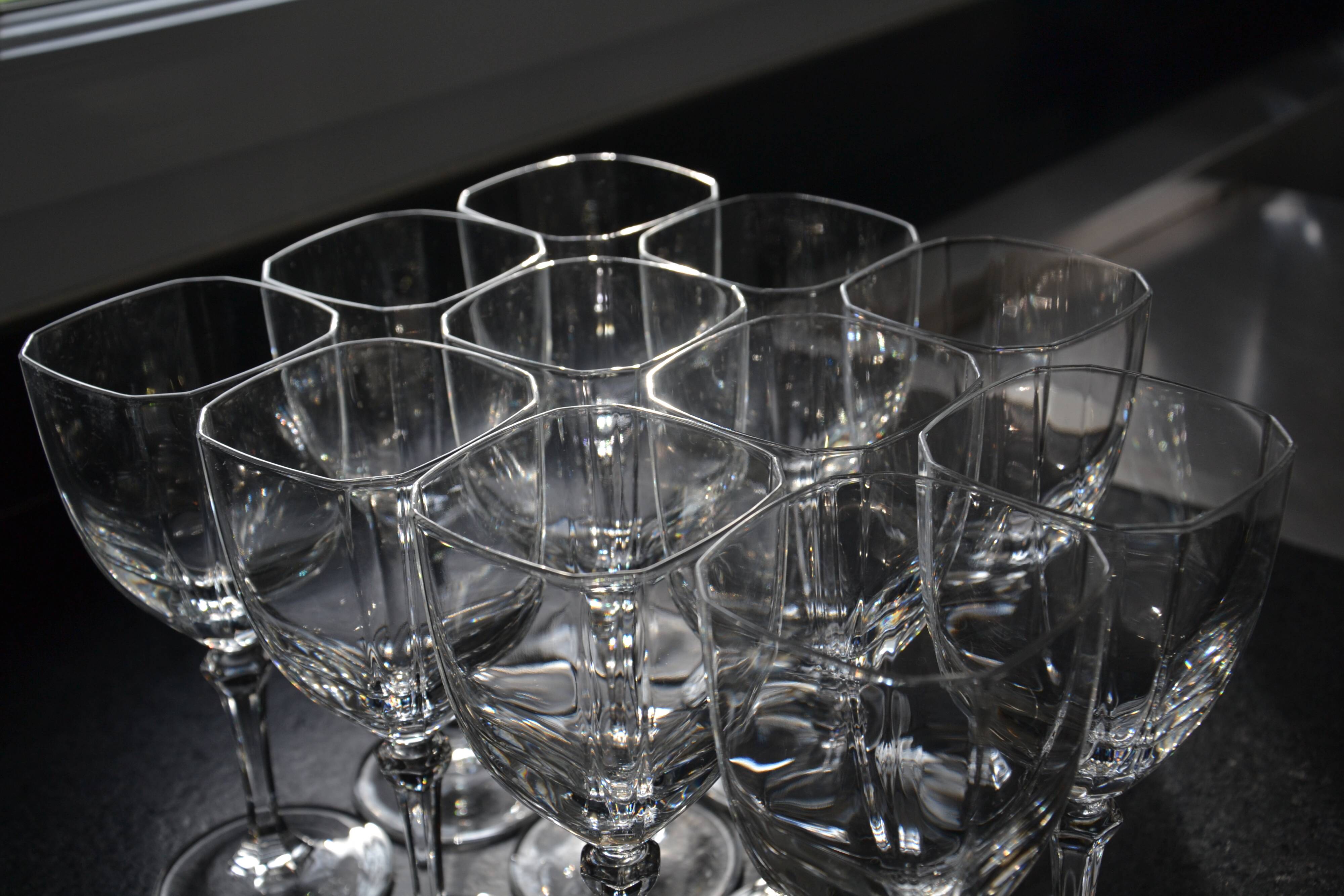 11 Arques crystal water glasses with an original square shape