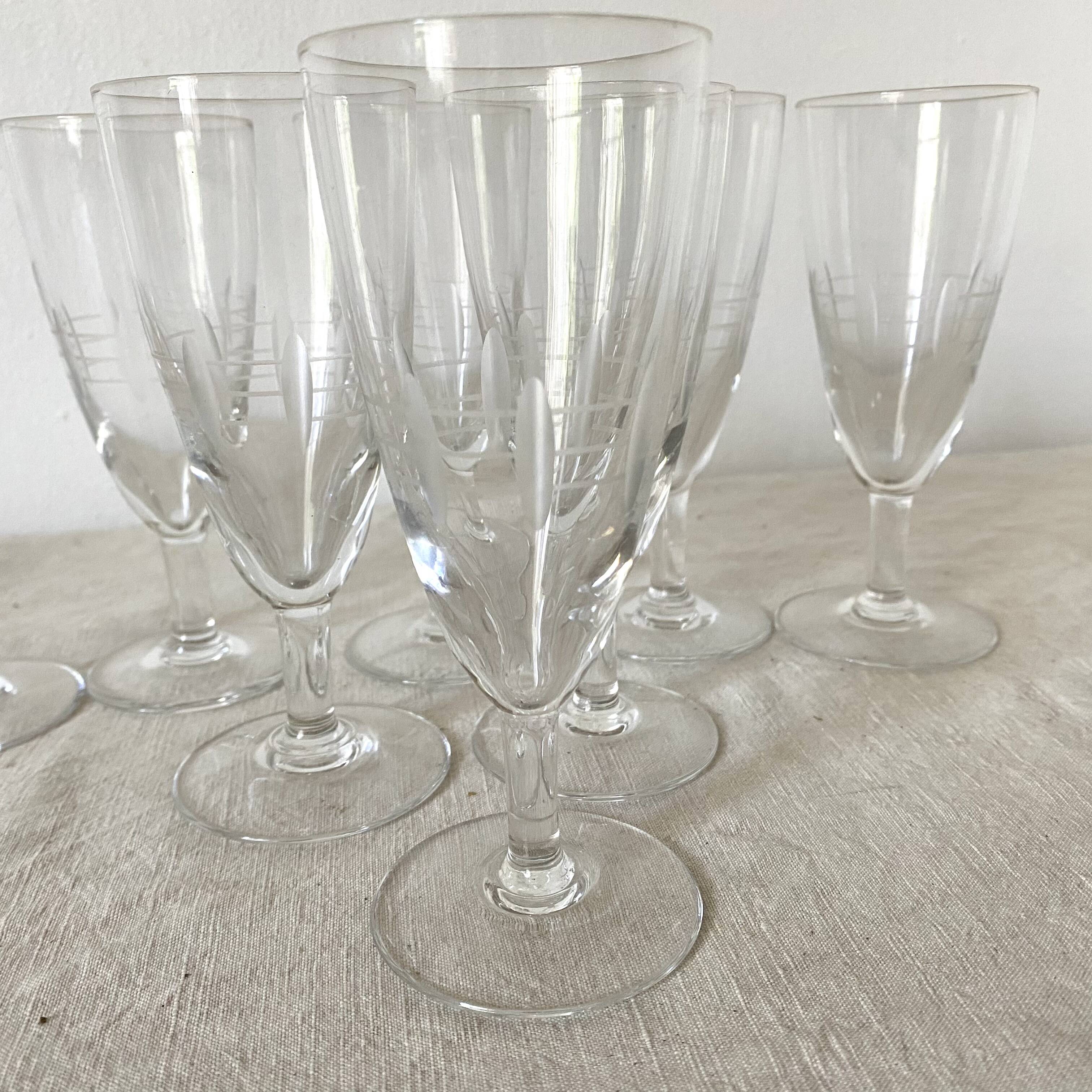 Chiseled decoration flutes