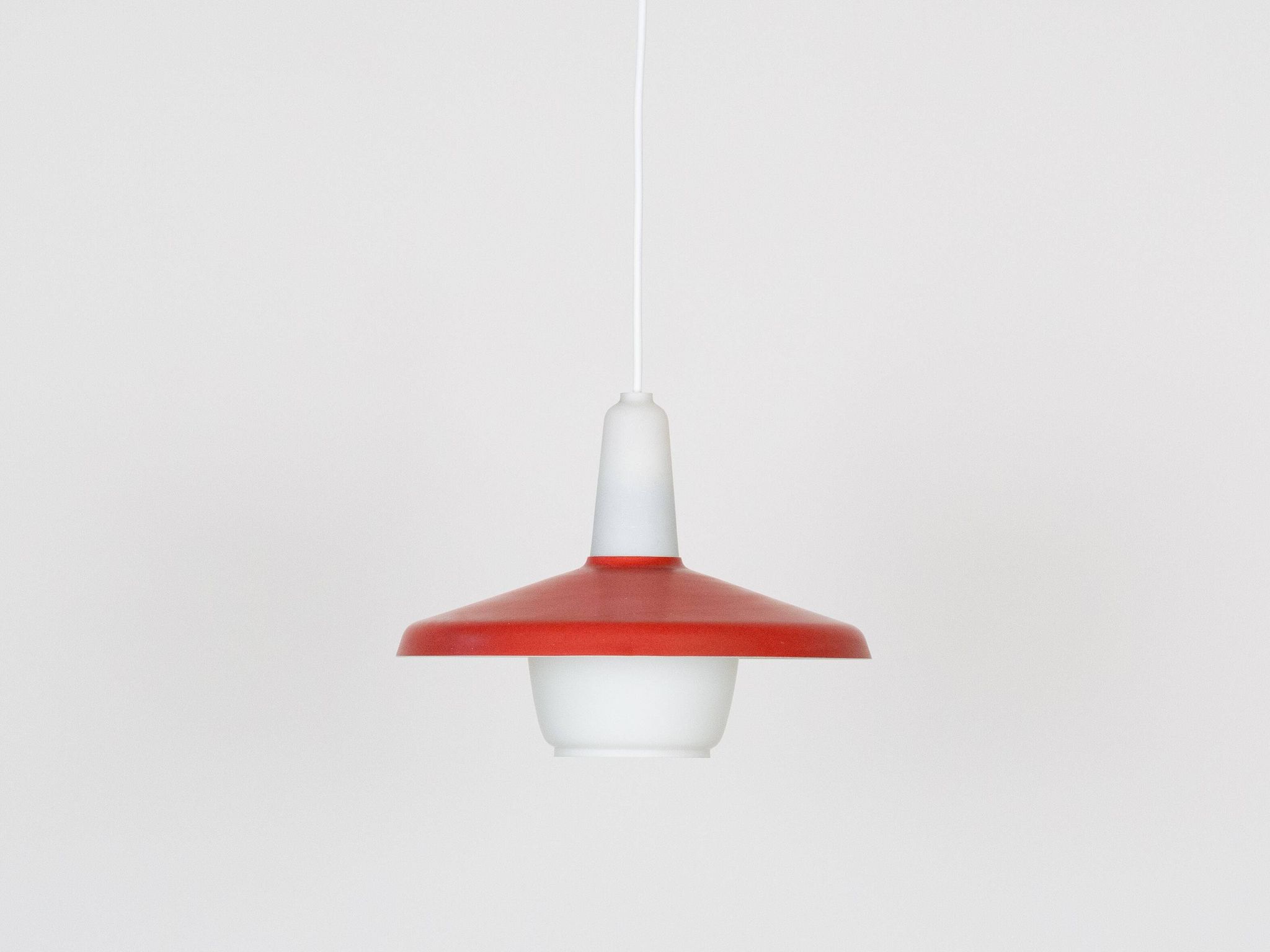 Suspension vintage danoise par Bent Karlby, années 1950.