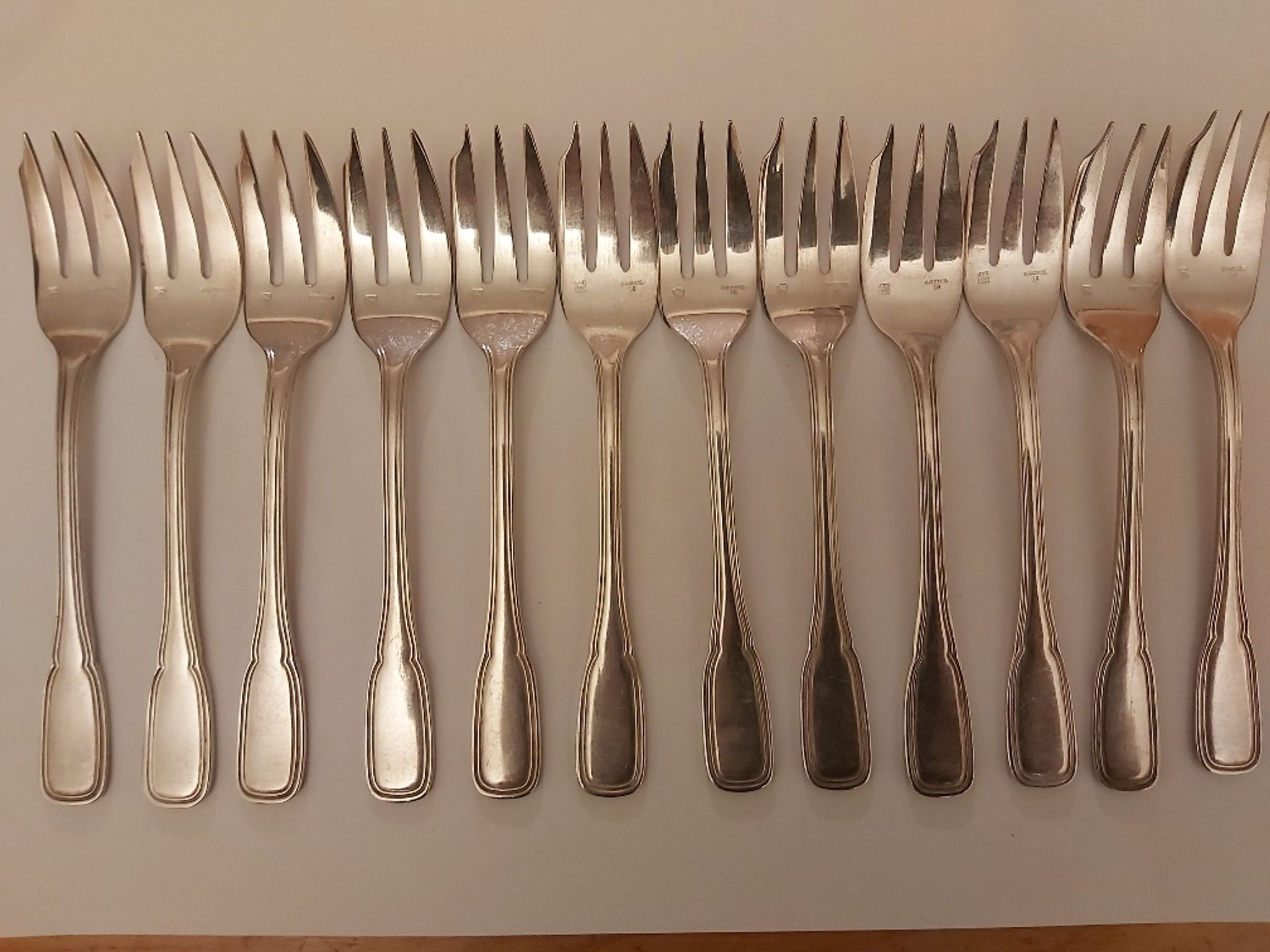 Set de 12 fourchettes à huitres ercuis en métal argenté