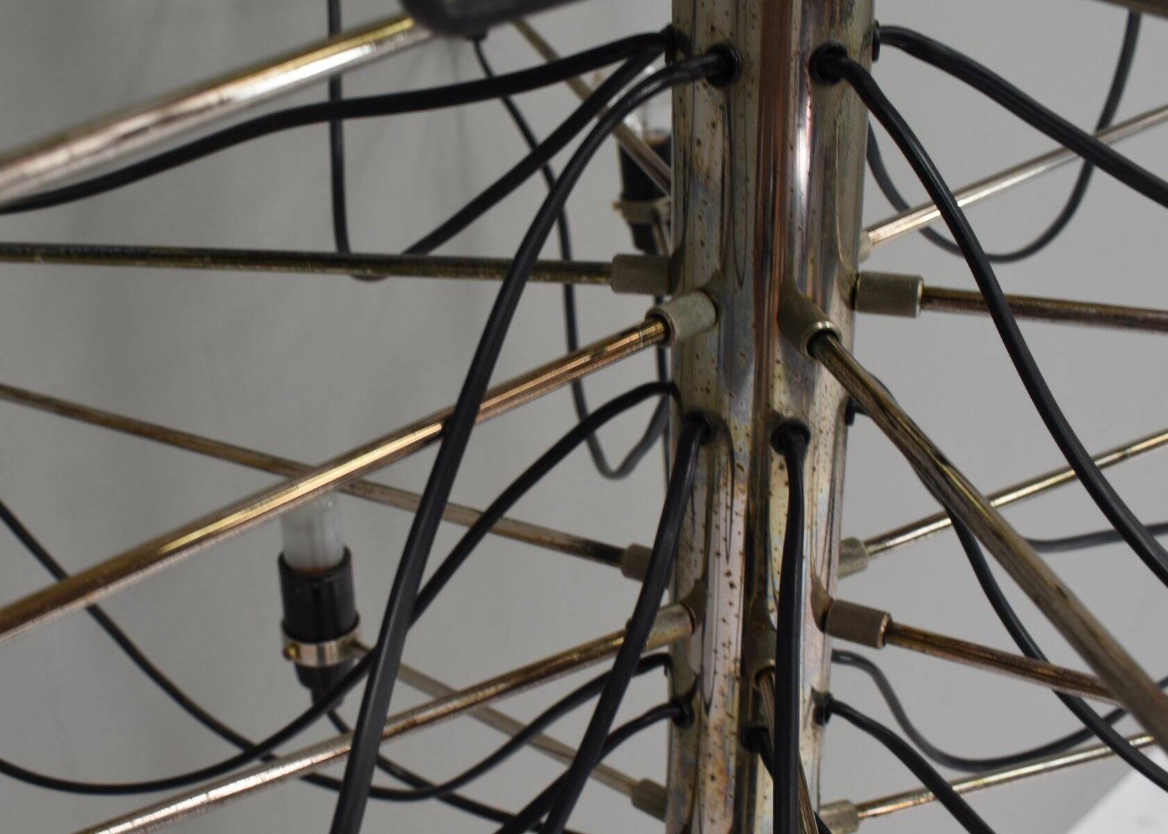 Chandelier en laiton par Gino Sarfatti pour Arteluce, années 1950.