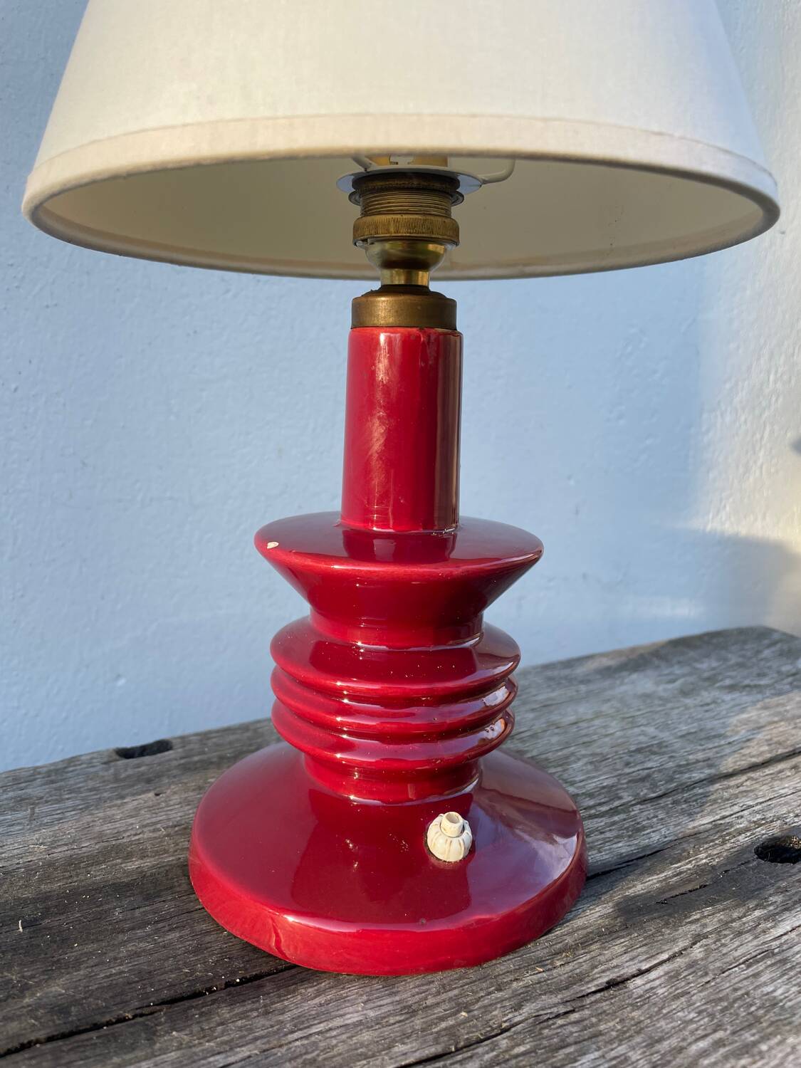 Burgundy ceramic lamp