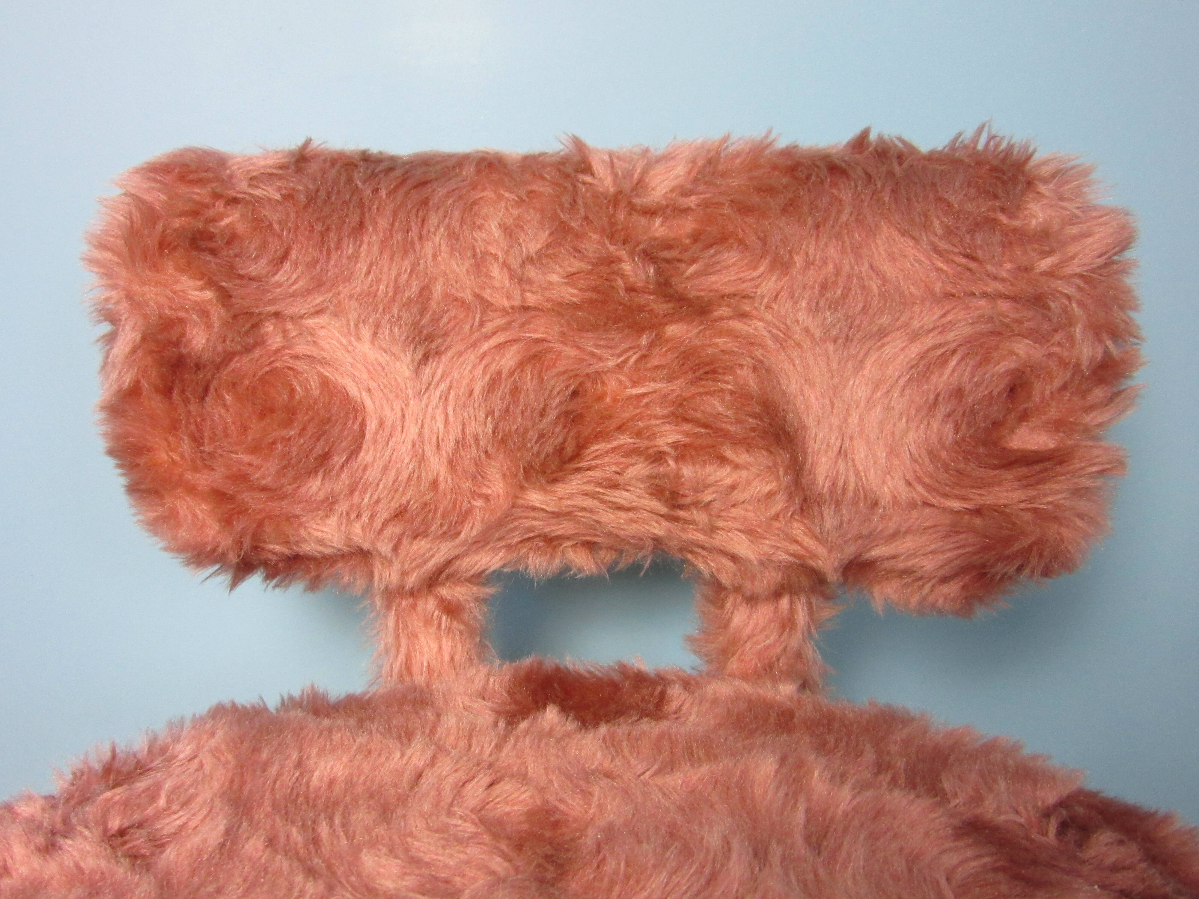Pink moumoute chair