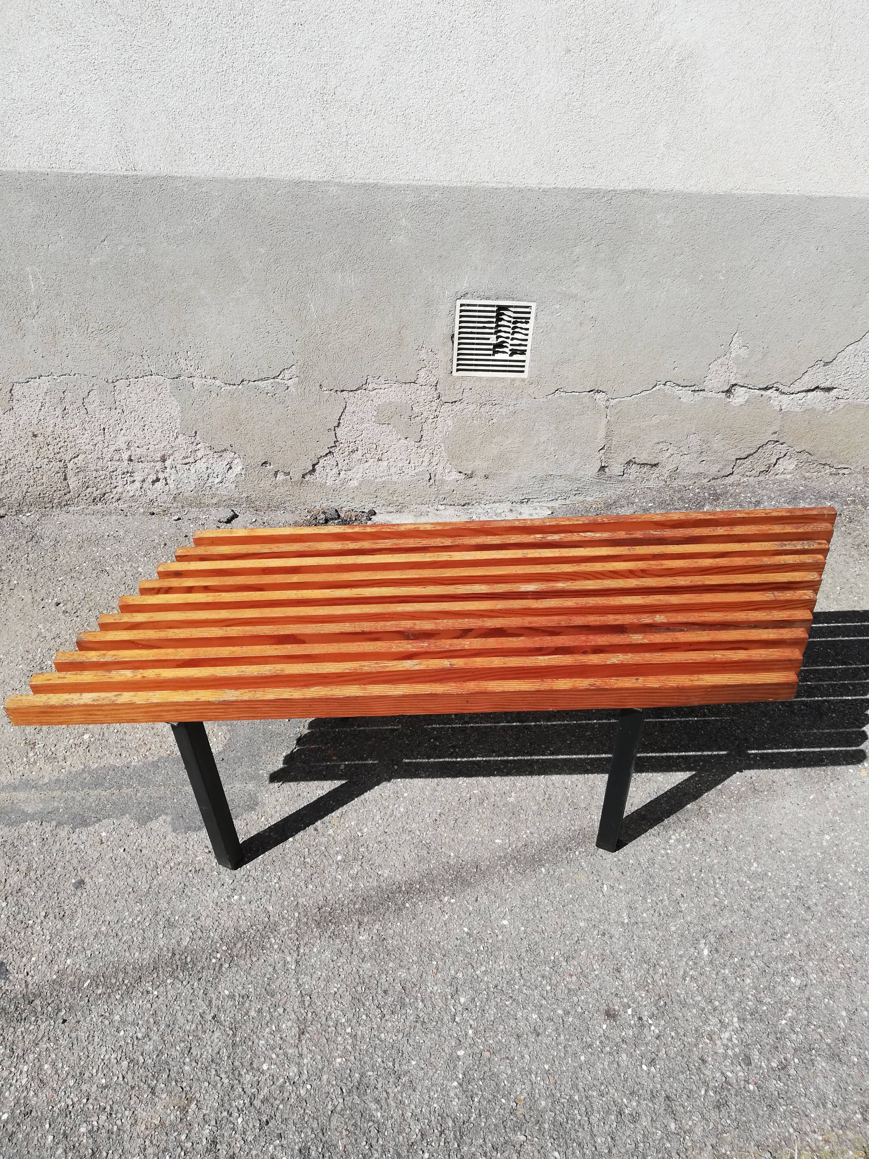 Banc vintage métal et lattes de bois