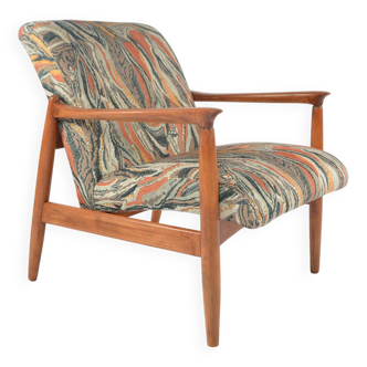 Fauteuil style scandinave à motifs terracotta
