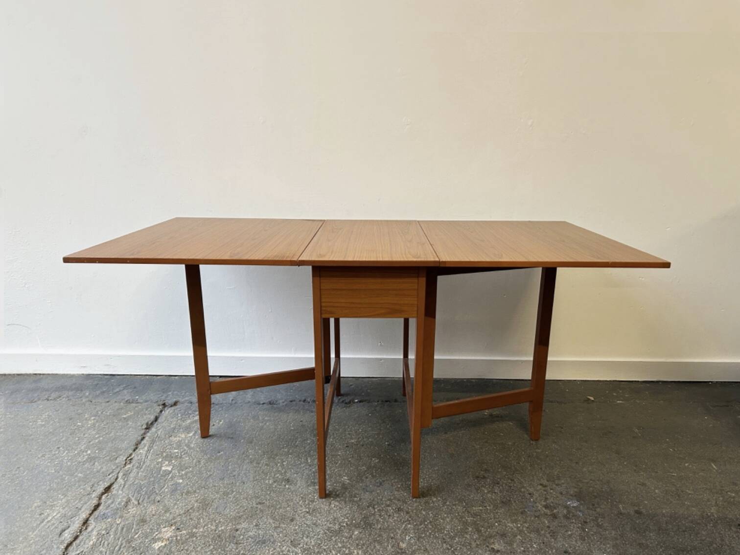 Table à manger à rabats en teck Schreiber des années 1960.