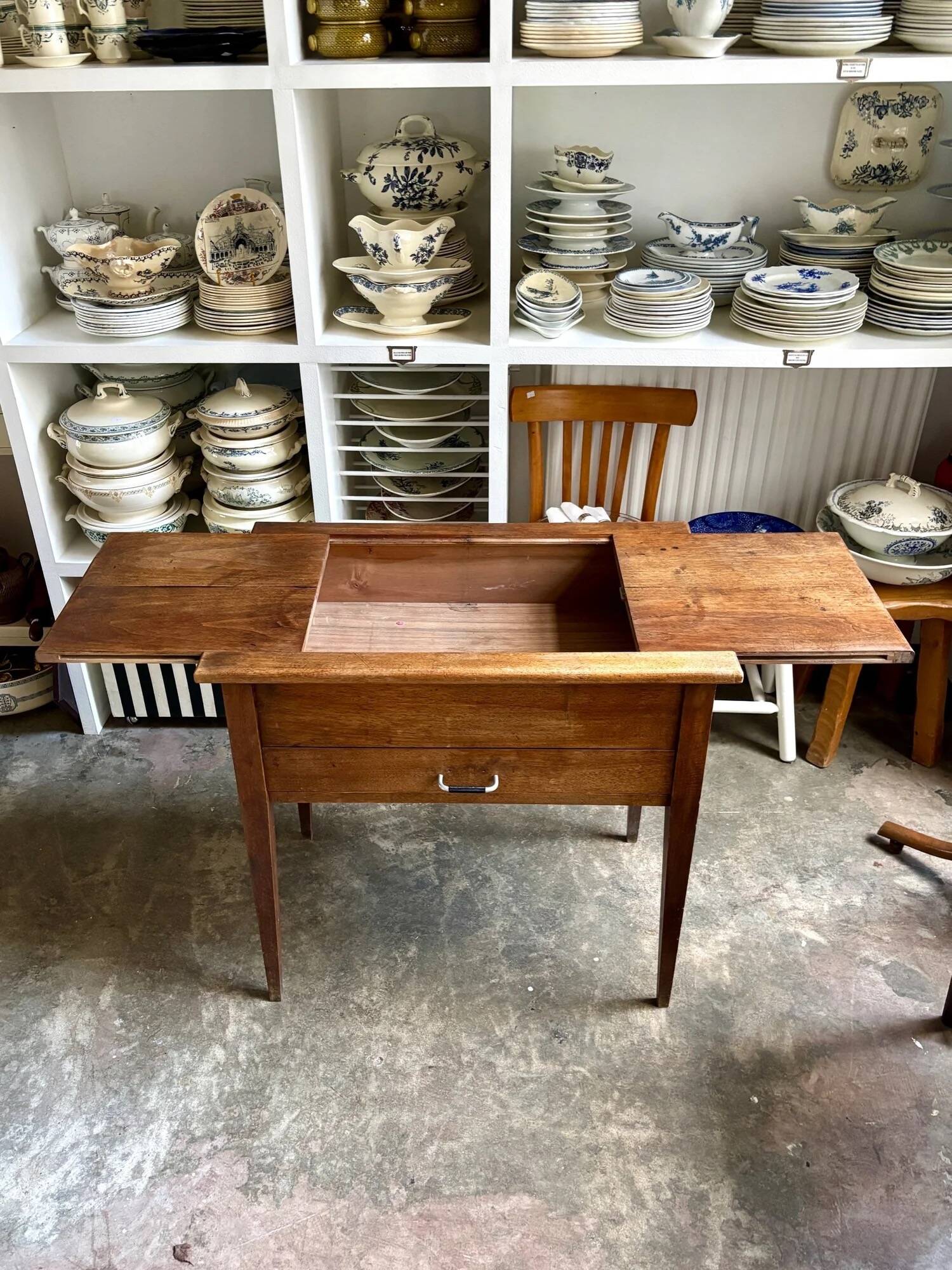Craft furniture with 2 drawers, solid wood table.