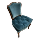 Fauteuil en noyer et velours bleu